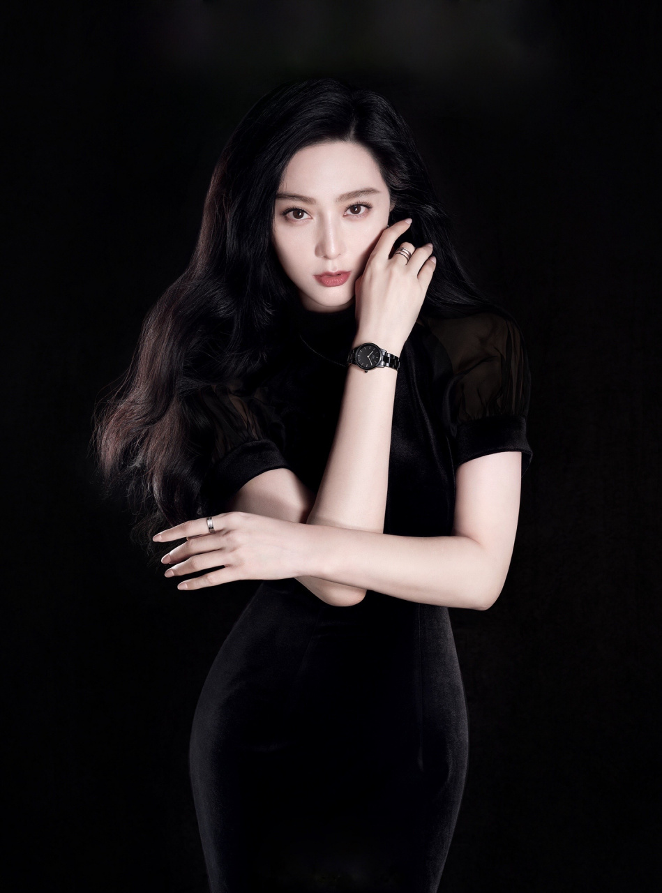 范冰冰穿了我的设计 服装设计:我  黑色丝绒拼接欧根纱礼服