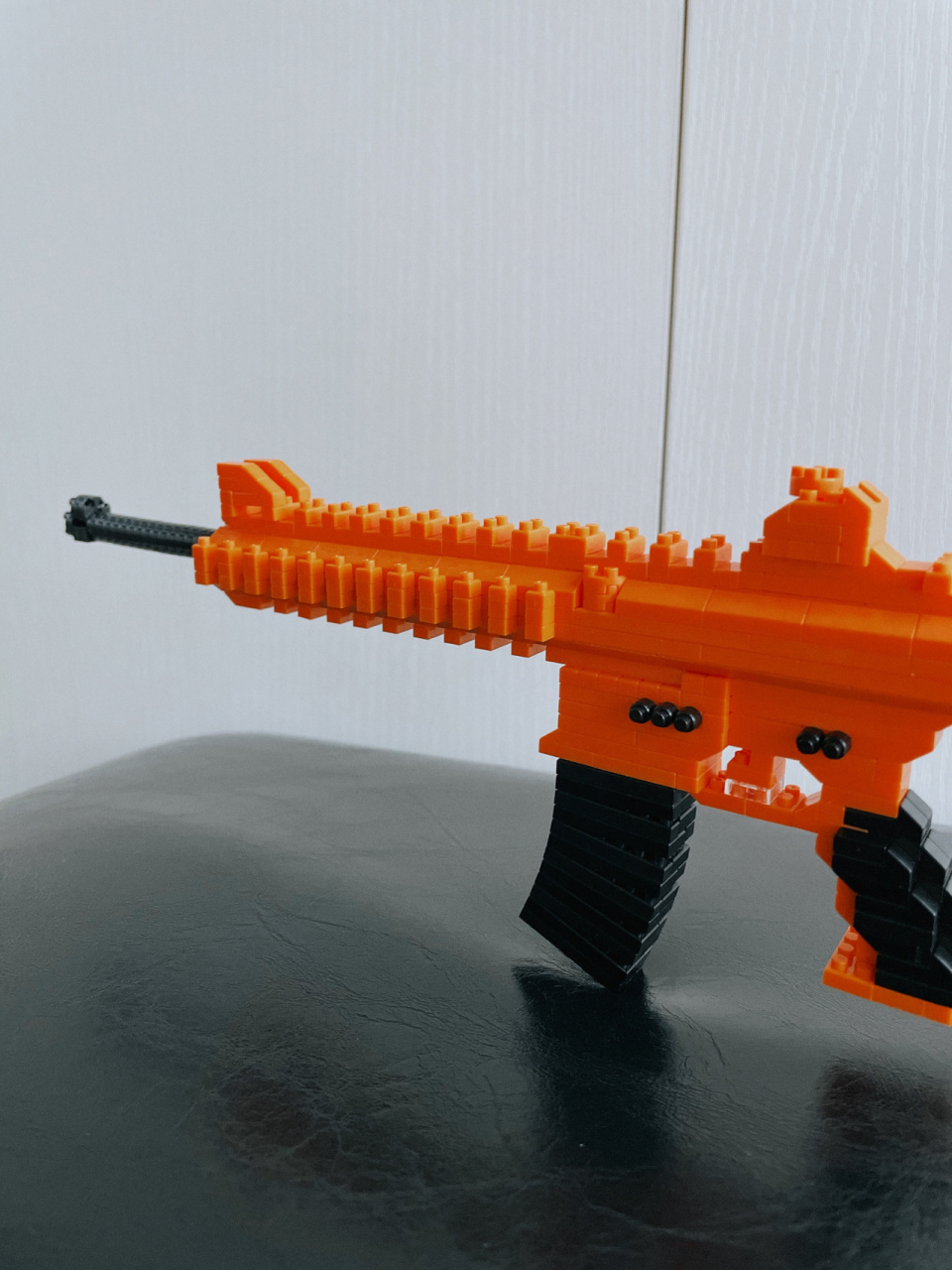 乐高积木拼装96m416突击步枪 今天在街上一个玩具店买的,盒子挺小