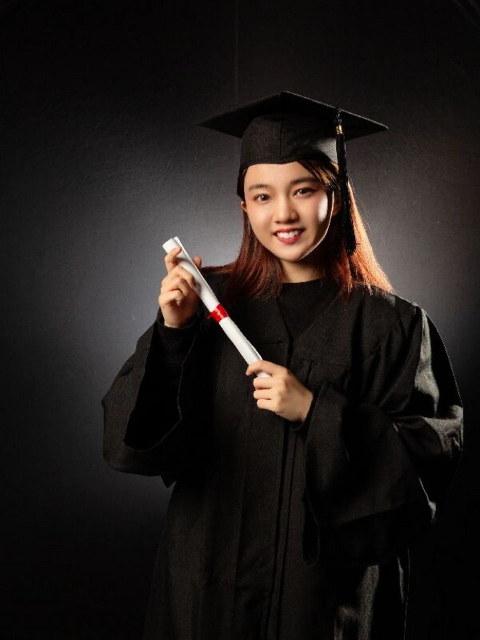 毕业季|在英国补了个本科学士服毕业照 96去年因为疫情,毕业照也没