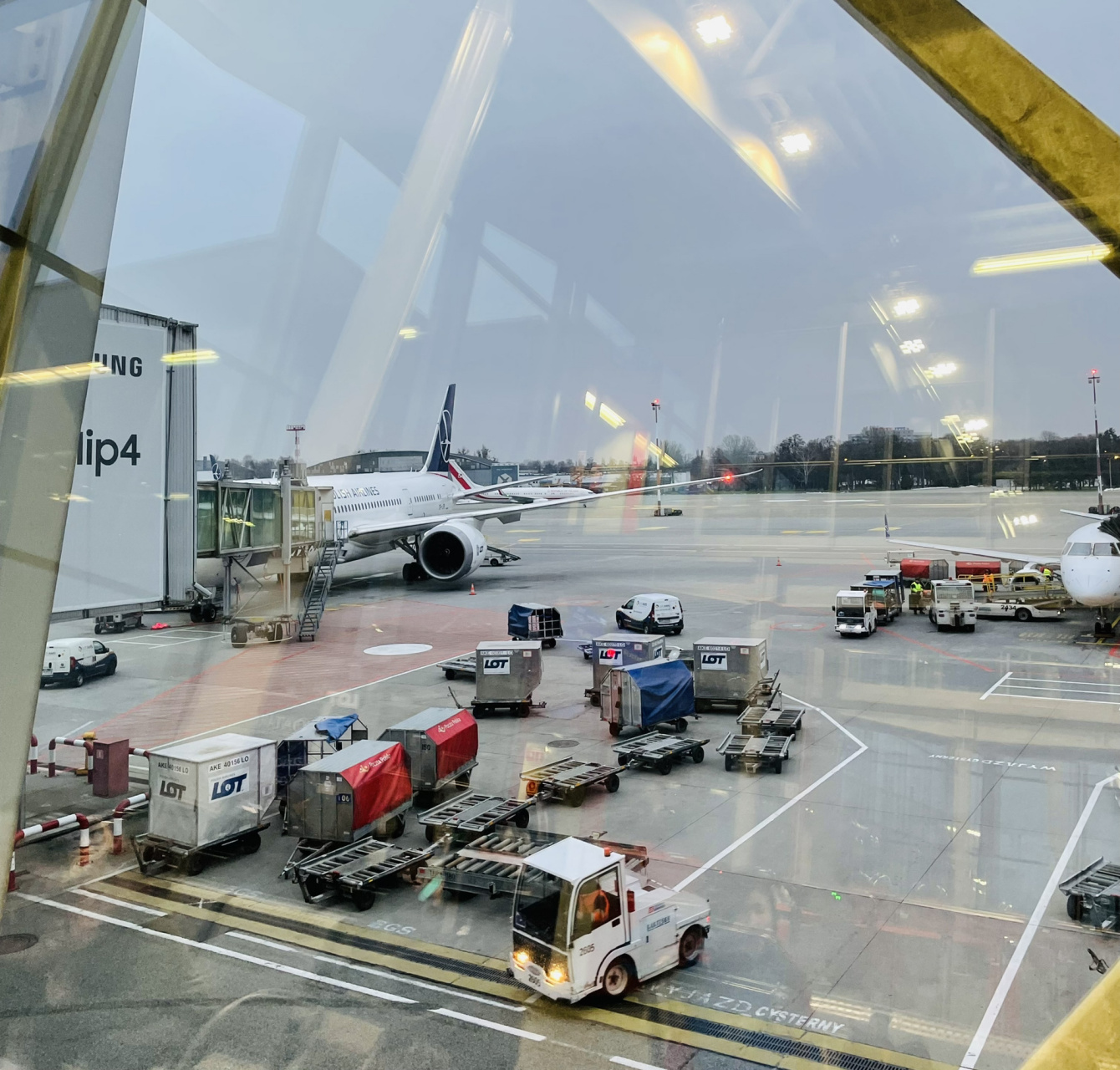 波兰华沙机场没wifi居然