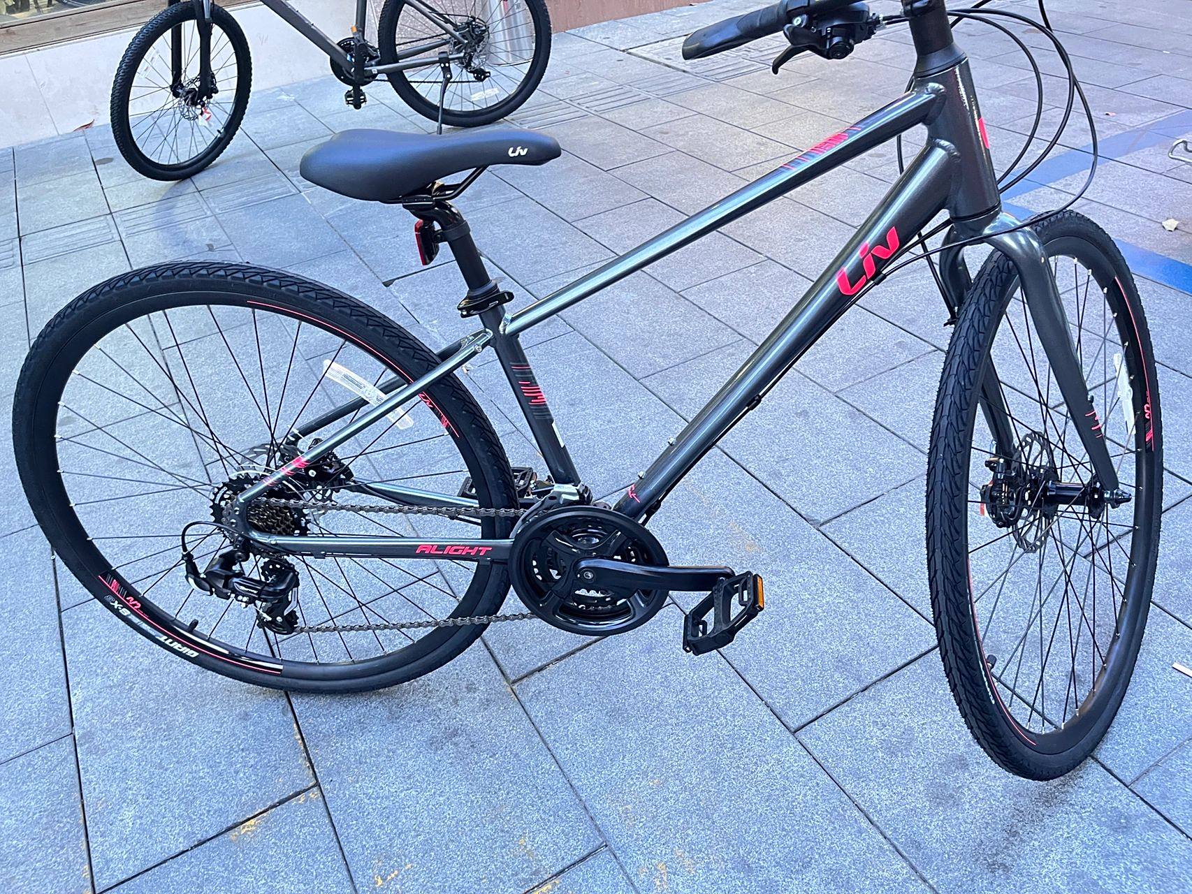 不要买捷安特atx660(个人建议) 昨天去捷安特专卖店.一共试了四辆车.