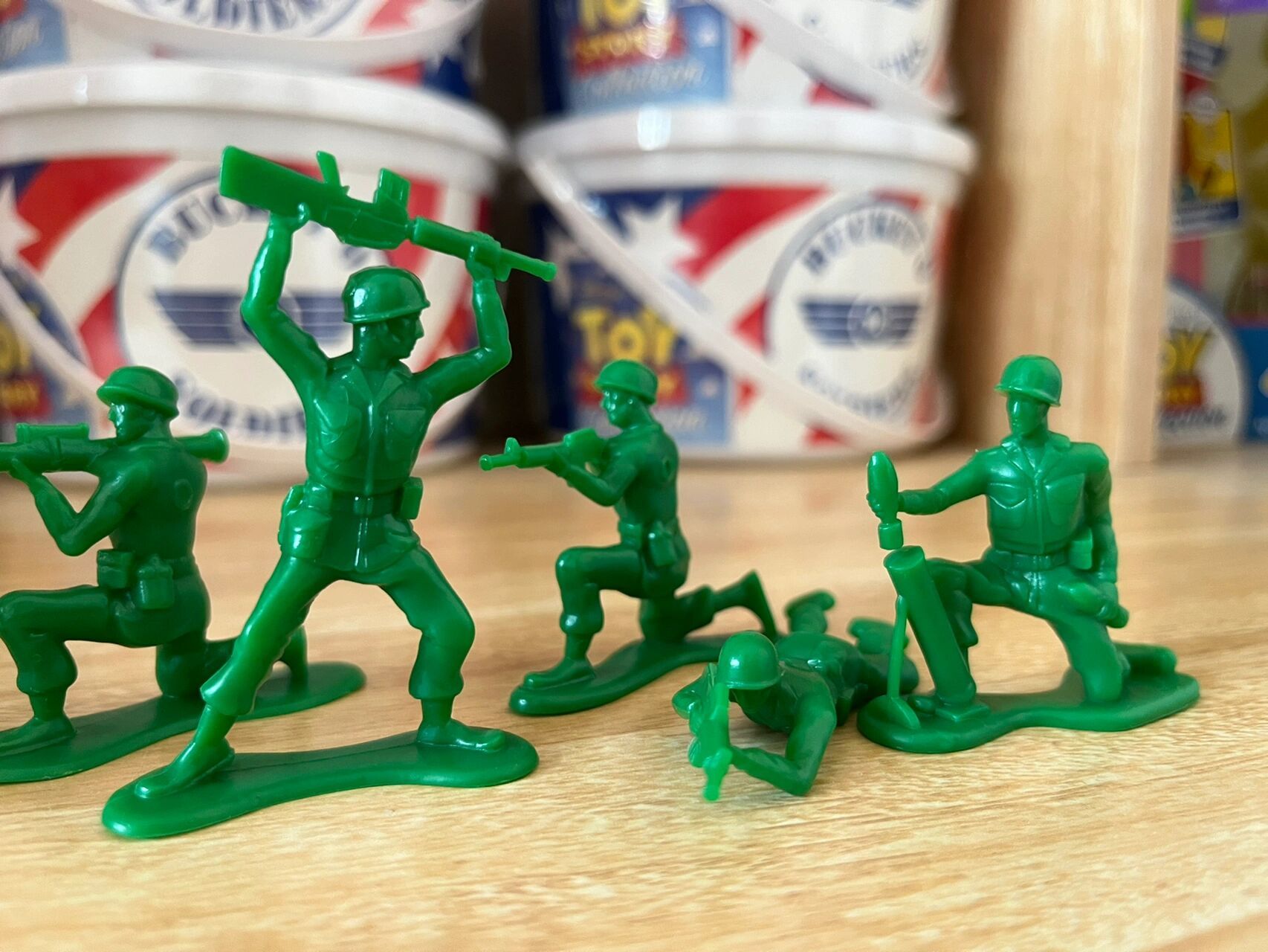 玩具总动员蓝标兵人 整桶共计72名士兵 一共有十个造型 每个造型7名