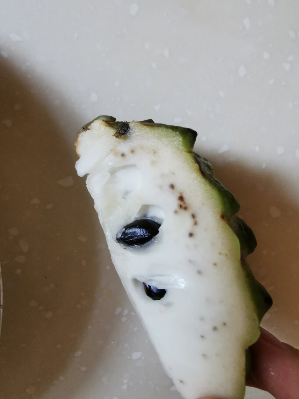释迦果肉有这样黑黑的,可以吃吗? 第一次买,不知道这样是坏了吗?