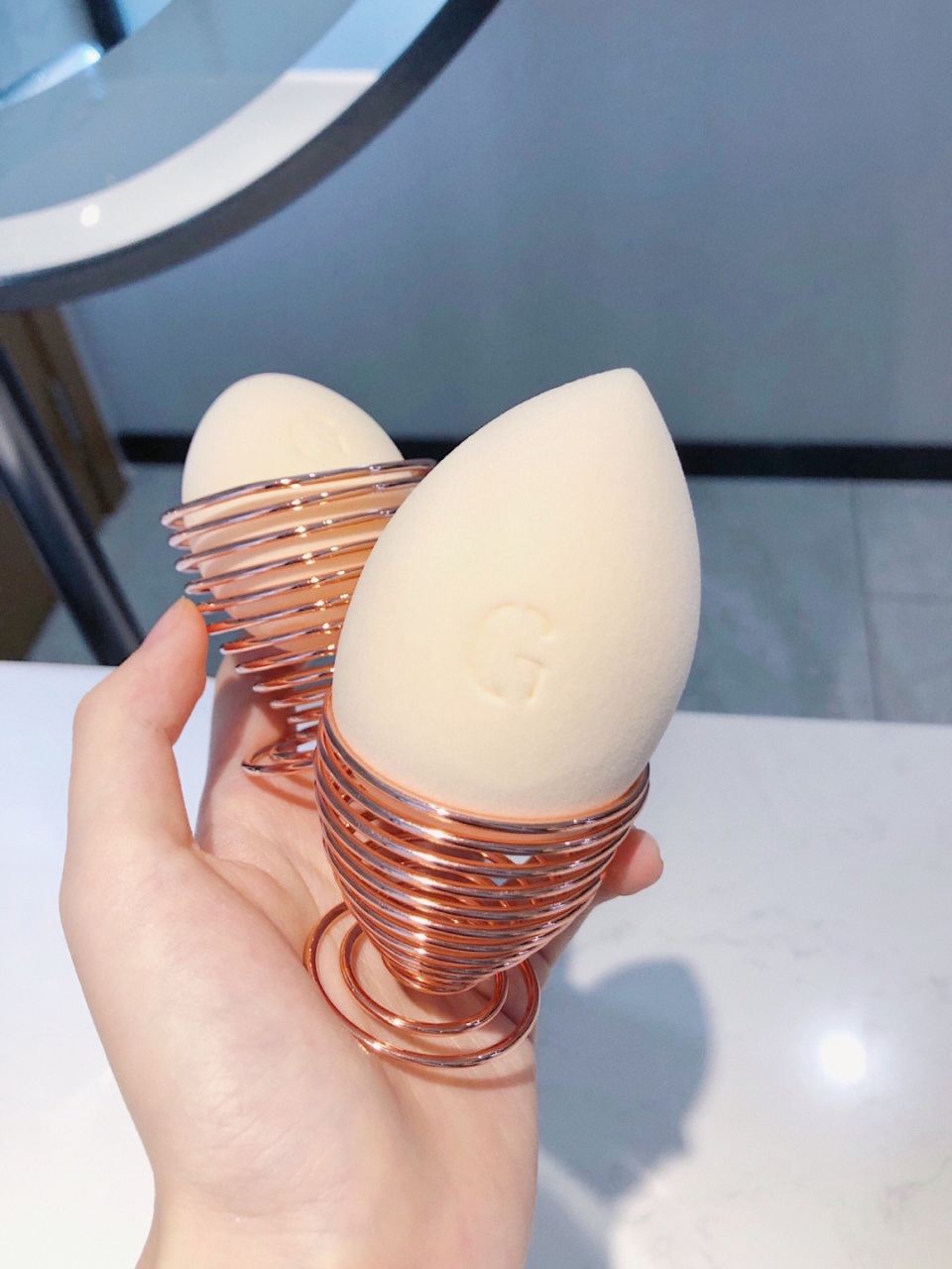 可别说性价比真的96 嘉利玛的这美妆蛋它刚出我就买了 两年前哈哈