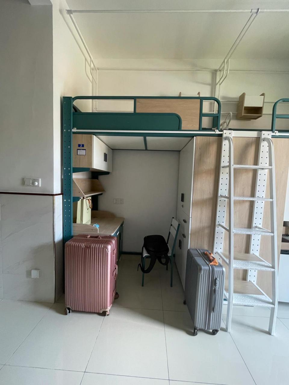 浙江农林大学暨阳学院寝室真的棒 非常棒 空间也很大 卫生间两个洗手