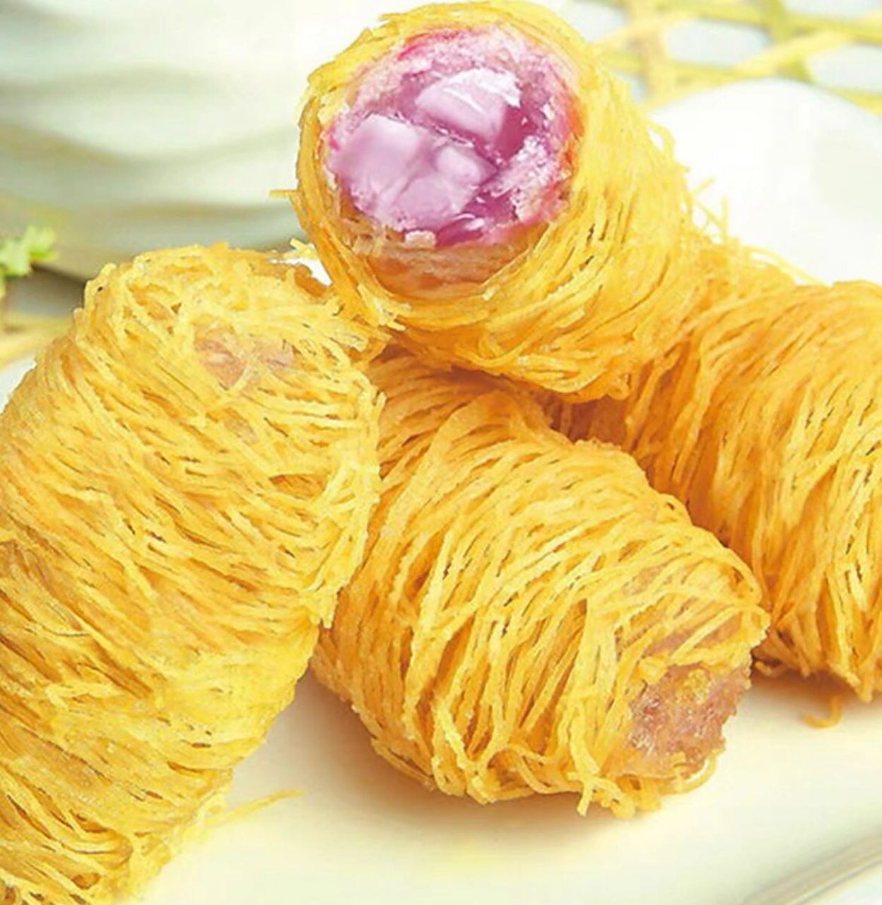 金丝香芋酥# 里面不仅有块状的香芋还有果酱,一点也不腻!