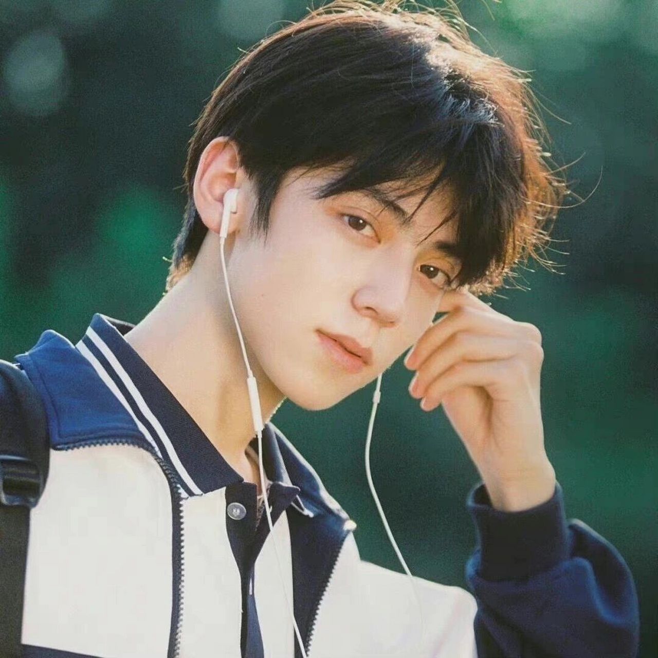 好看的男生头像 图片来源遥望