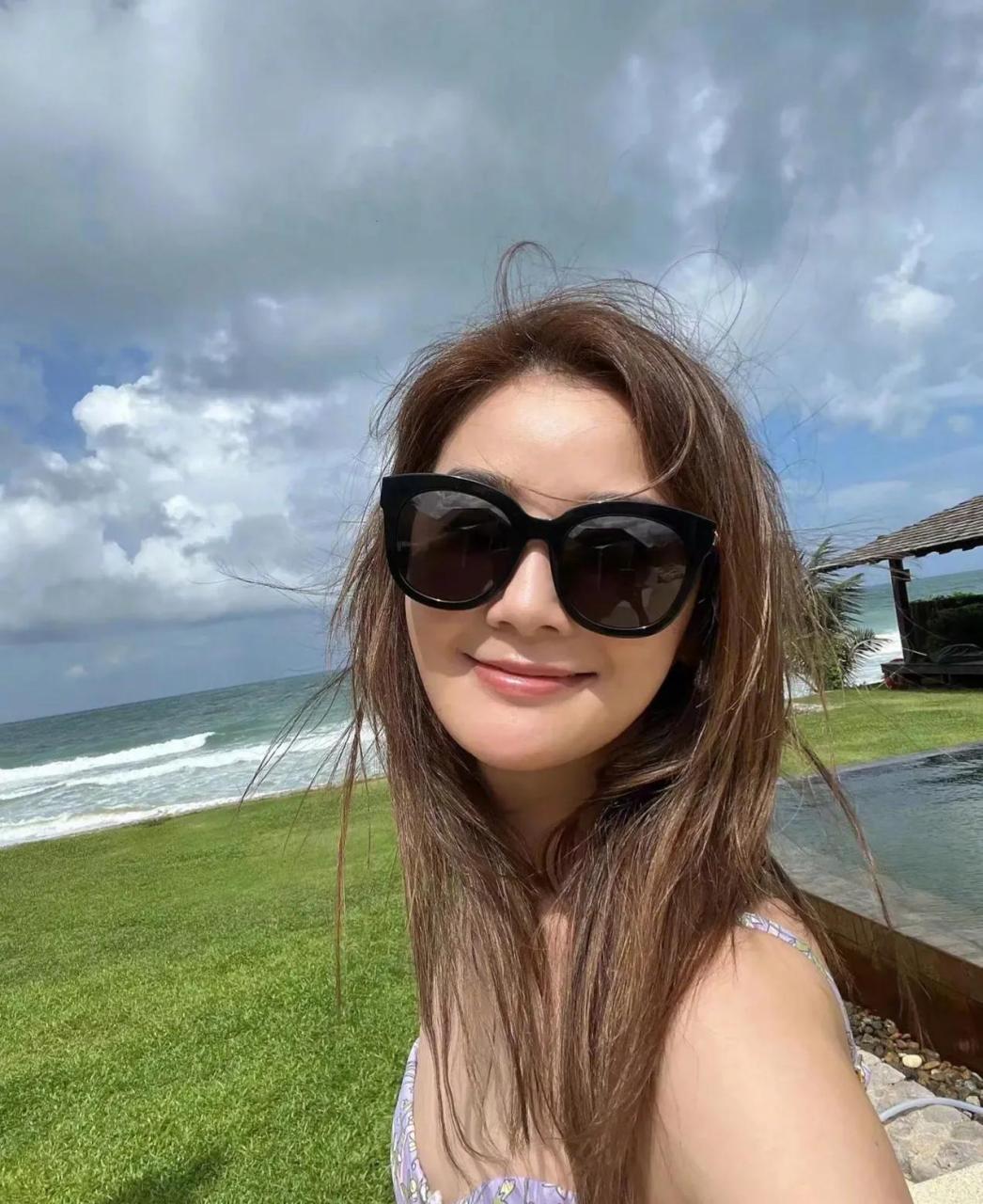 阿sa身材超级棒,还应该来几张全身照,让我们欣赏欣赏