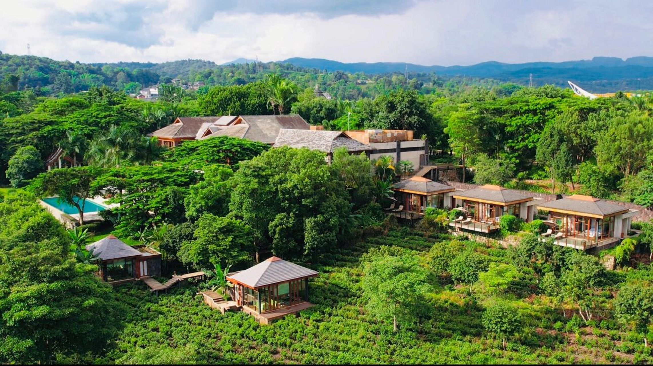 景迈山茶园酒店 景迈山柏联酒店所在地区属于普洱市澜沧县惠民镇,路线