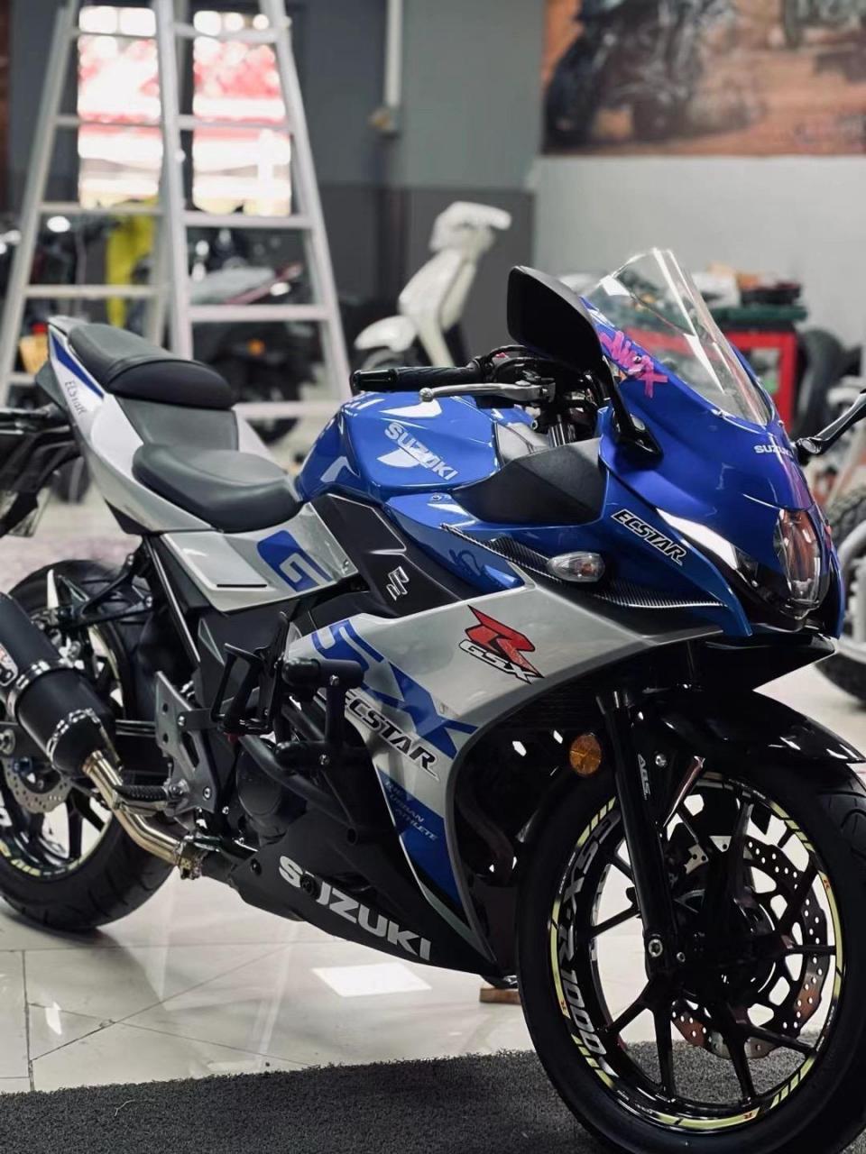 22年5月出厂  铃木 gsx250r 一手 准新 8000多公里 改装:护杠,头罩