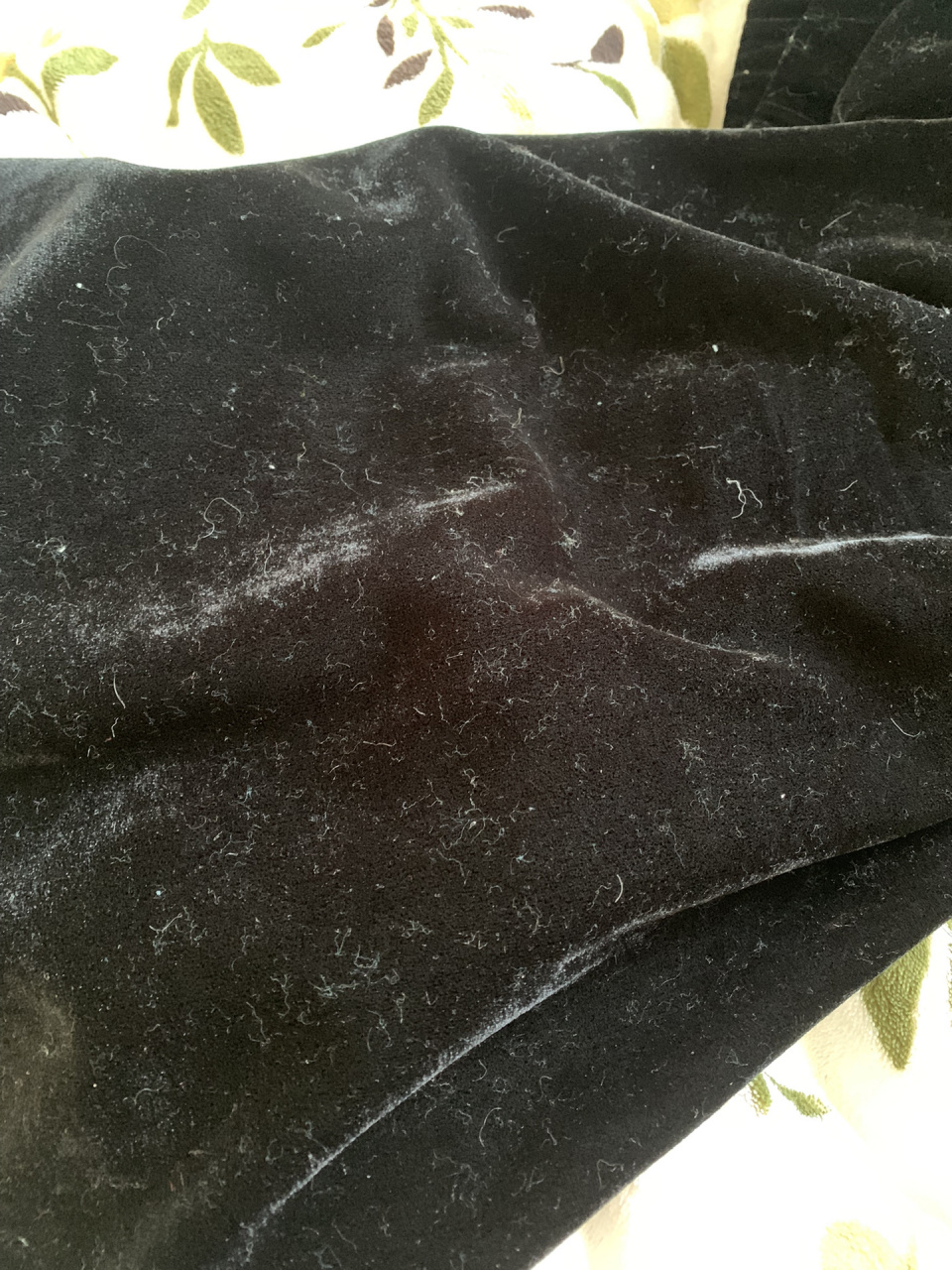 丝绒裙怎么祛除粘毛 救敏啊姐妹們 明天想穿这条裙子出去玩 但是拿