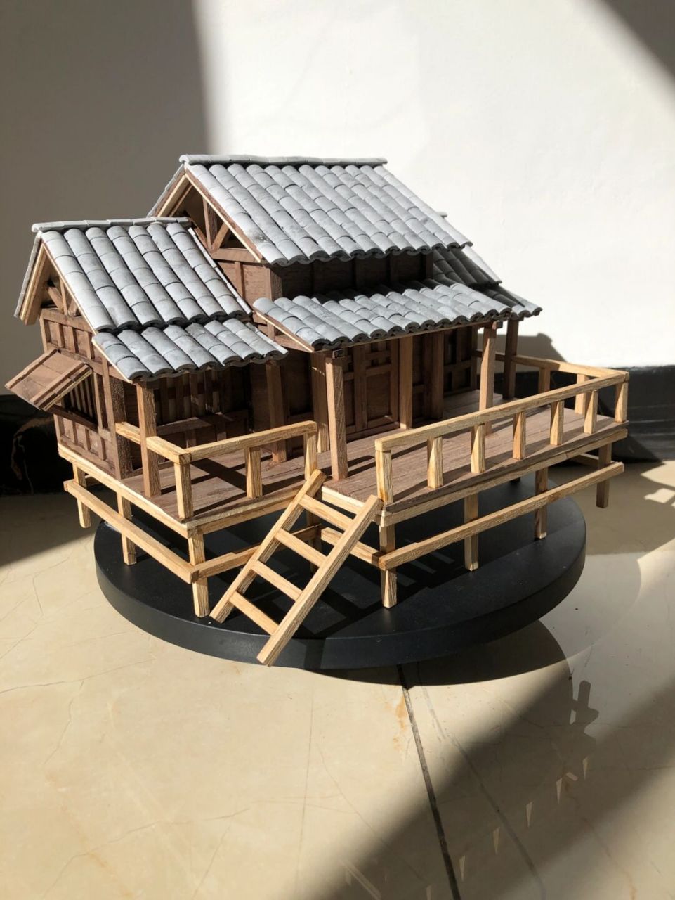 木屋做了一下旧,感觉一下子就上来了,看上去复古了很多#diy手工制作