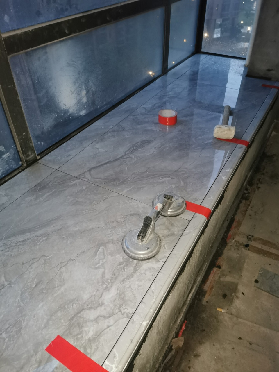 来,效果出来了,五个飘窗省了大几千还真香.实际效果比图片还要好!