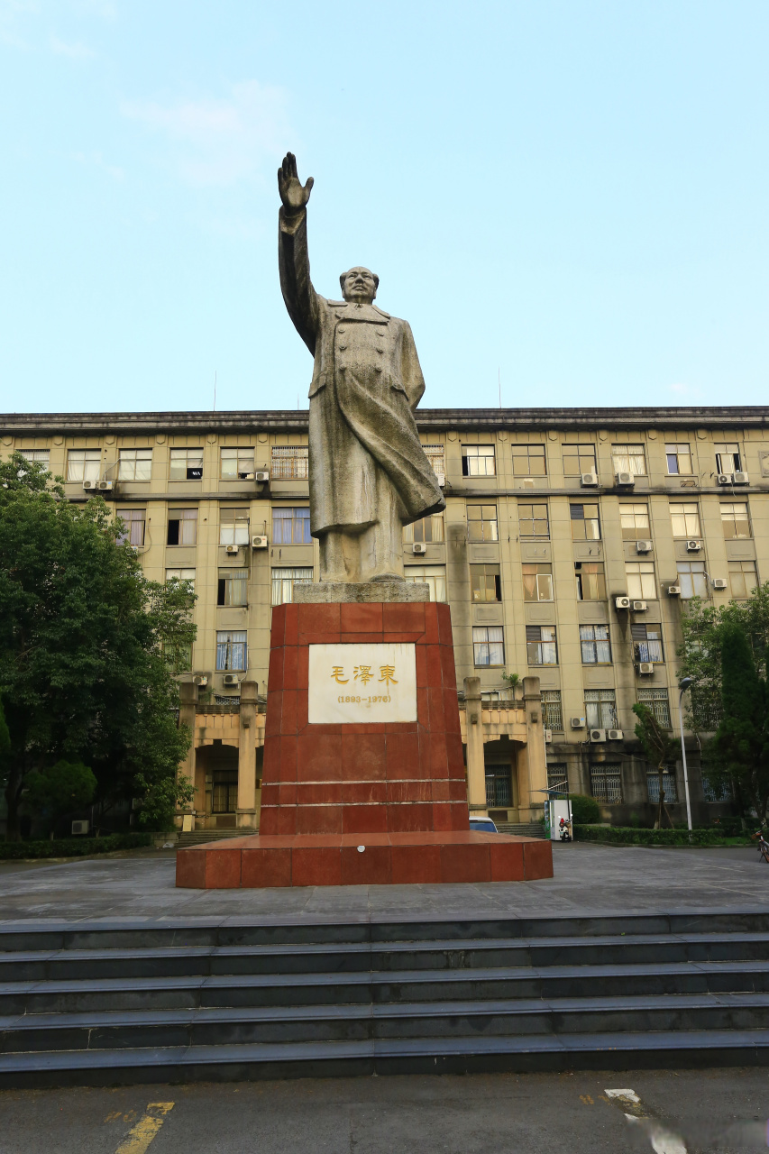 人文川大# 校园里的那些雕像(部分)[心]  (摄影:魏鸿,霍林)