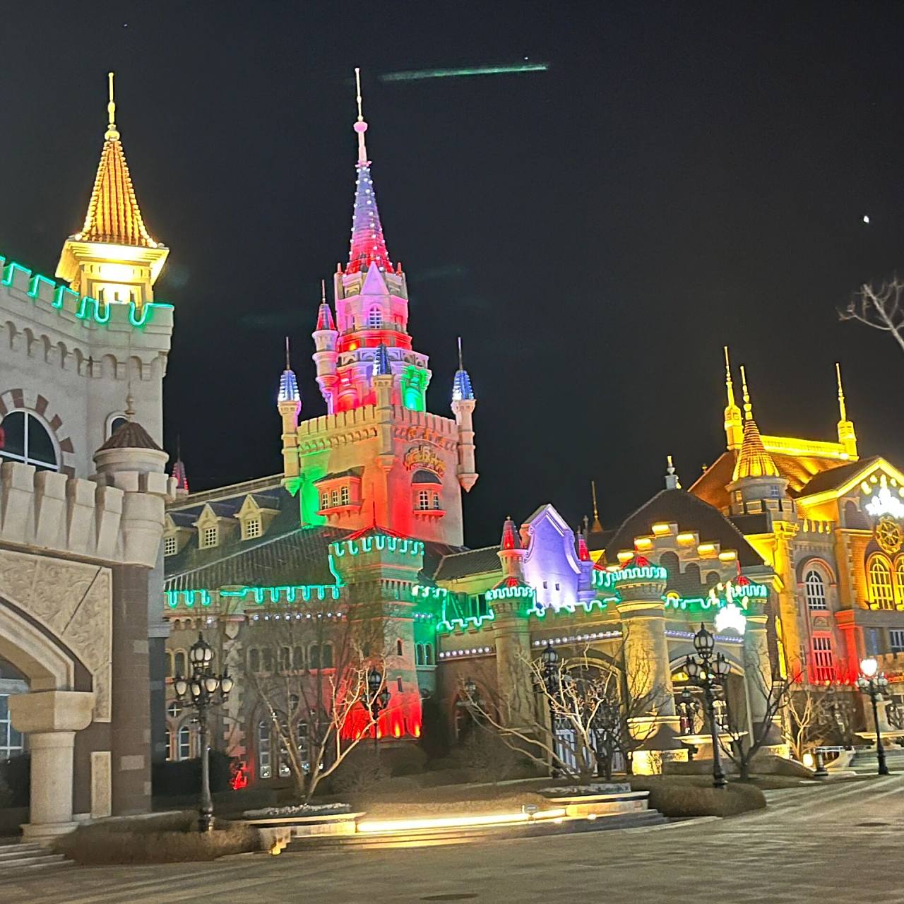 通辽新开的夜市大家去了嘛 10块钱一根的大肉串子