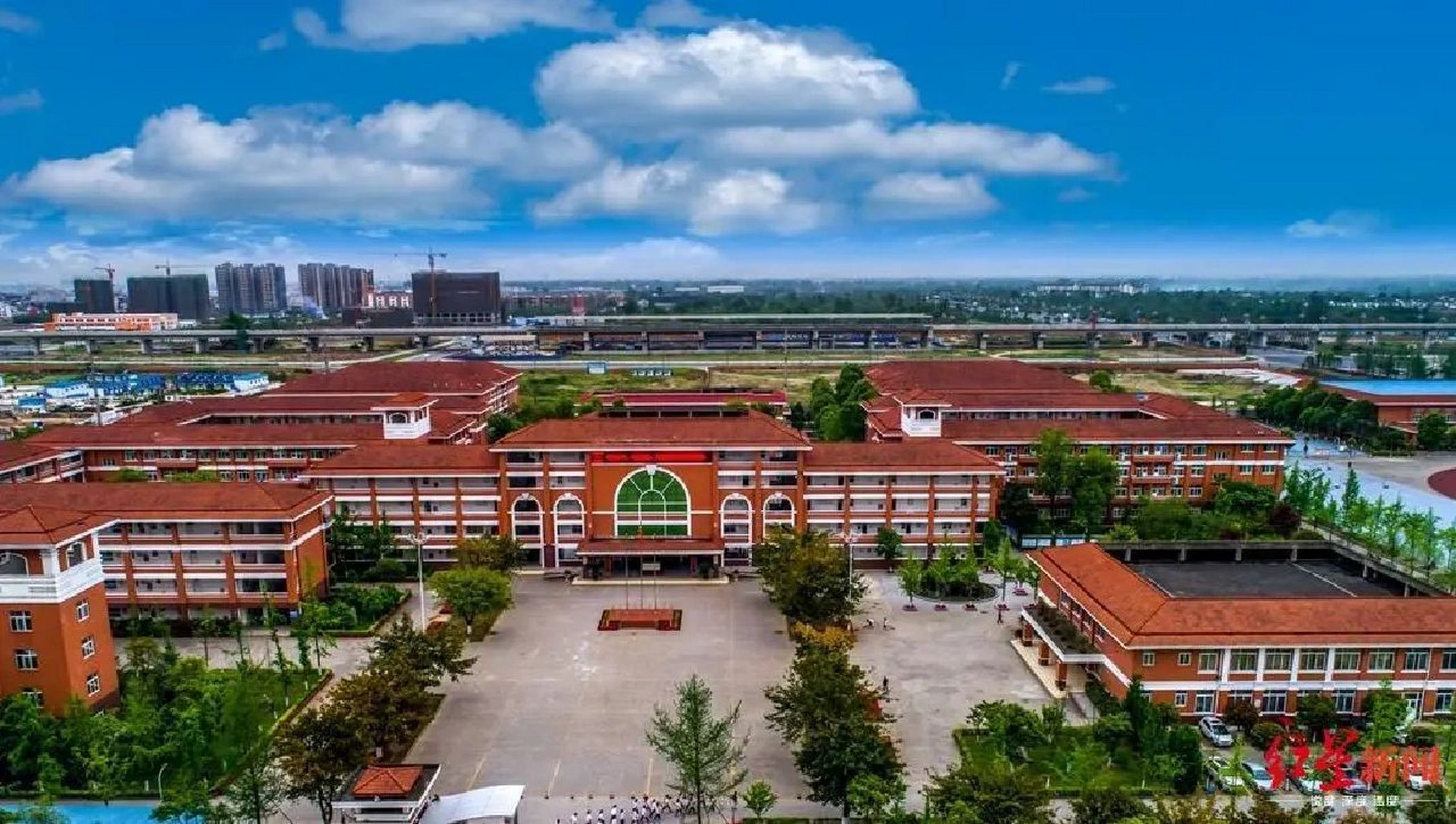 《一周的朋友》取景地——崇庆中学 四川省崇州市崇庆中学,位于四川省