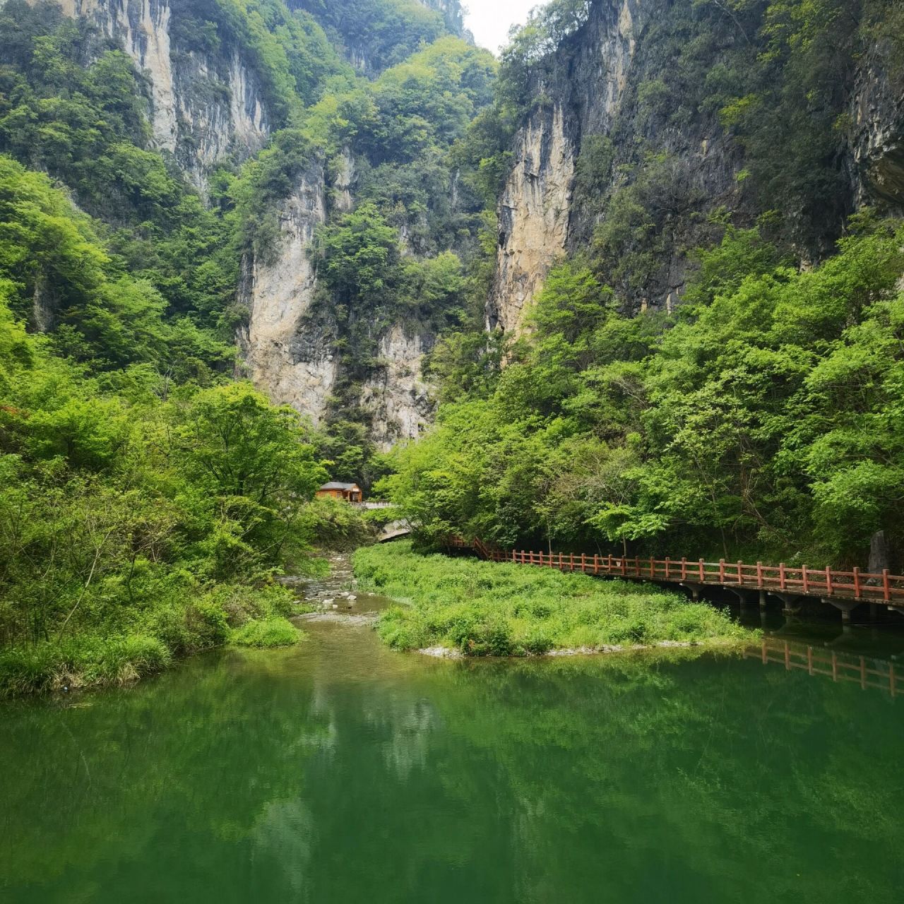 湖北襄阳尧治河 汉口到尧治河,路程2小时20分,然后再乘车去尧治河景区