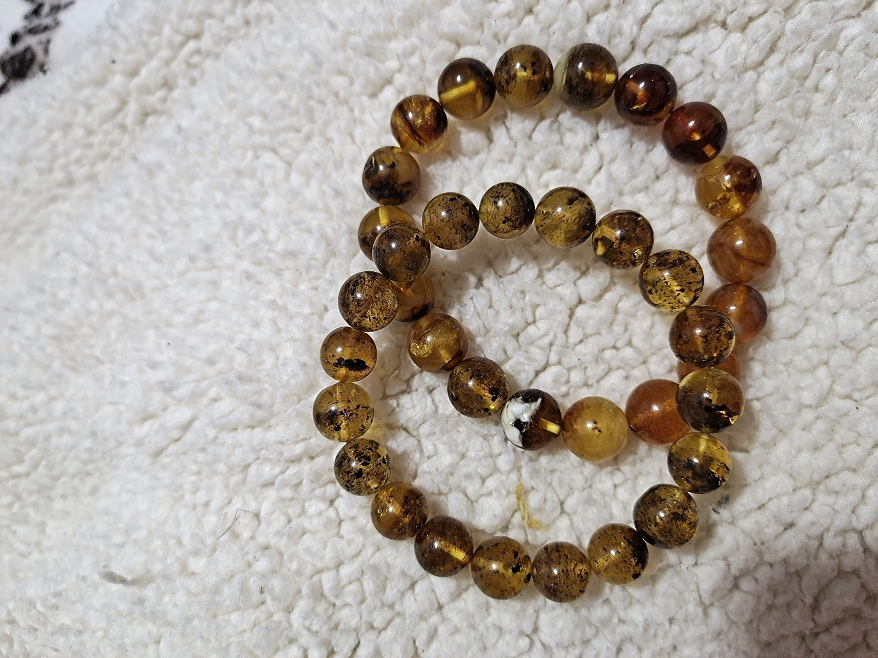 药珀 刚到手的药珀哦,药珀又名灵草珀,视为吉祥如意珍贵之物.