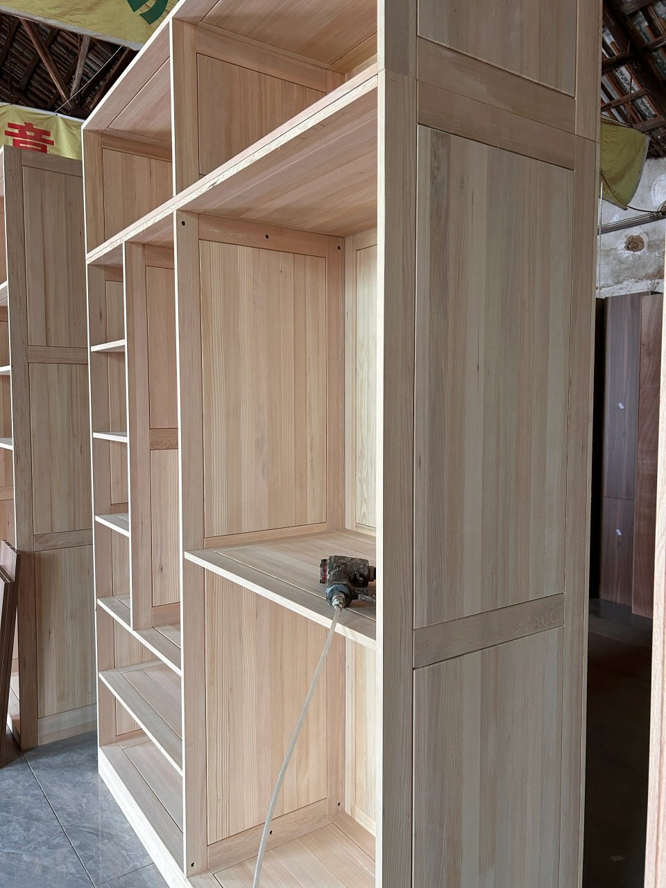 不怕开裂变形的原木柜体制作工艺 双重榫卯工艺连接,不打一颗钉,组框