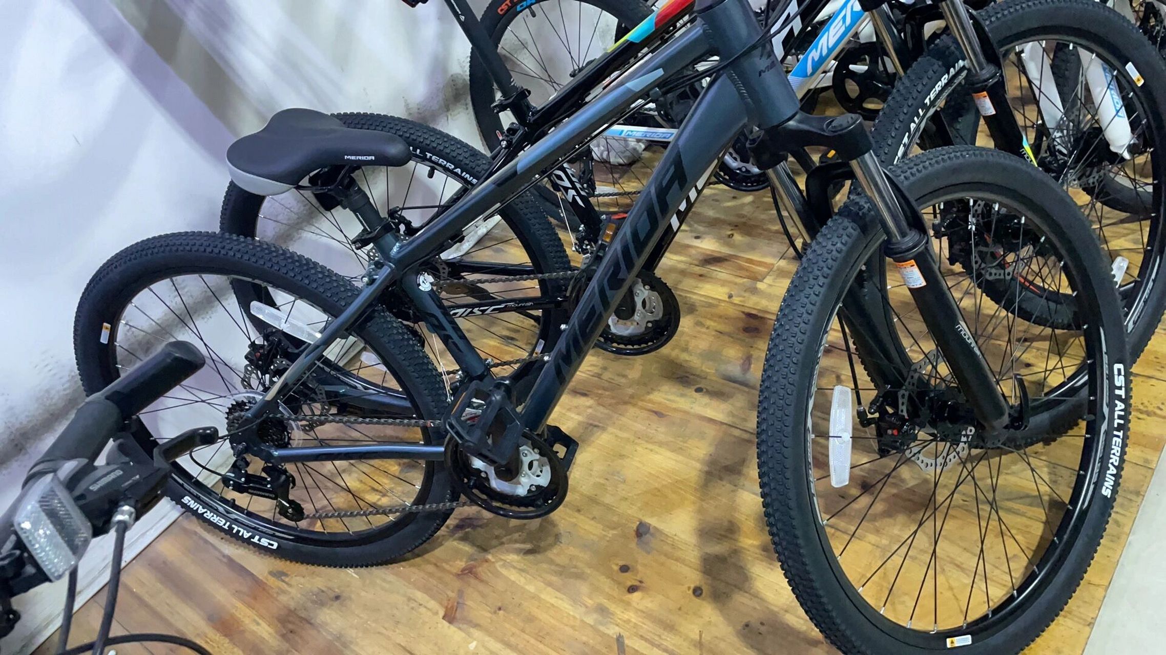 美利达勇士300ds. 最近中了骑行的毒,就一直想入手一台山地车.