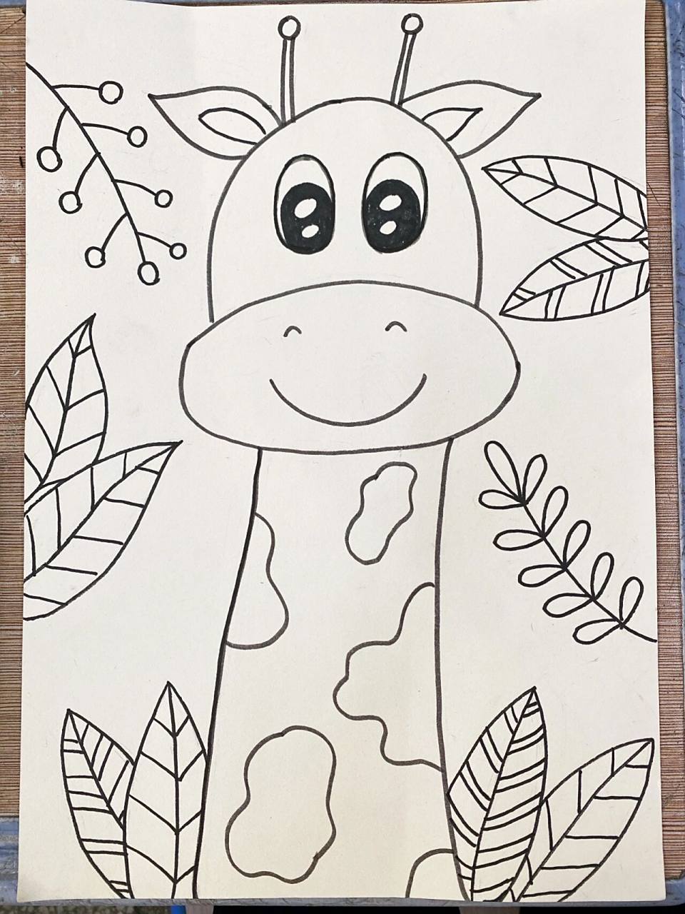 少儿创意美术——长颈鹿00      简单几根线条就能完成的长颈鹿大头