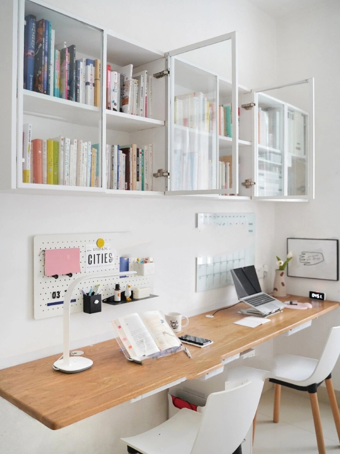 极简书桌🖤 我家墙上的办公桌 书柜布局