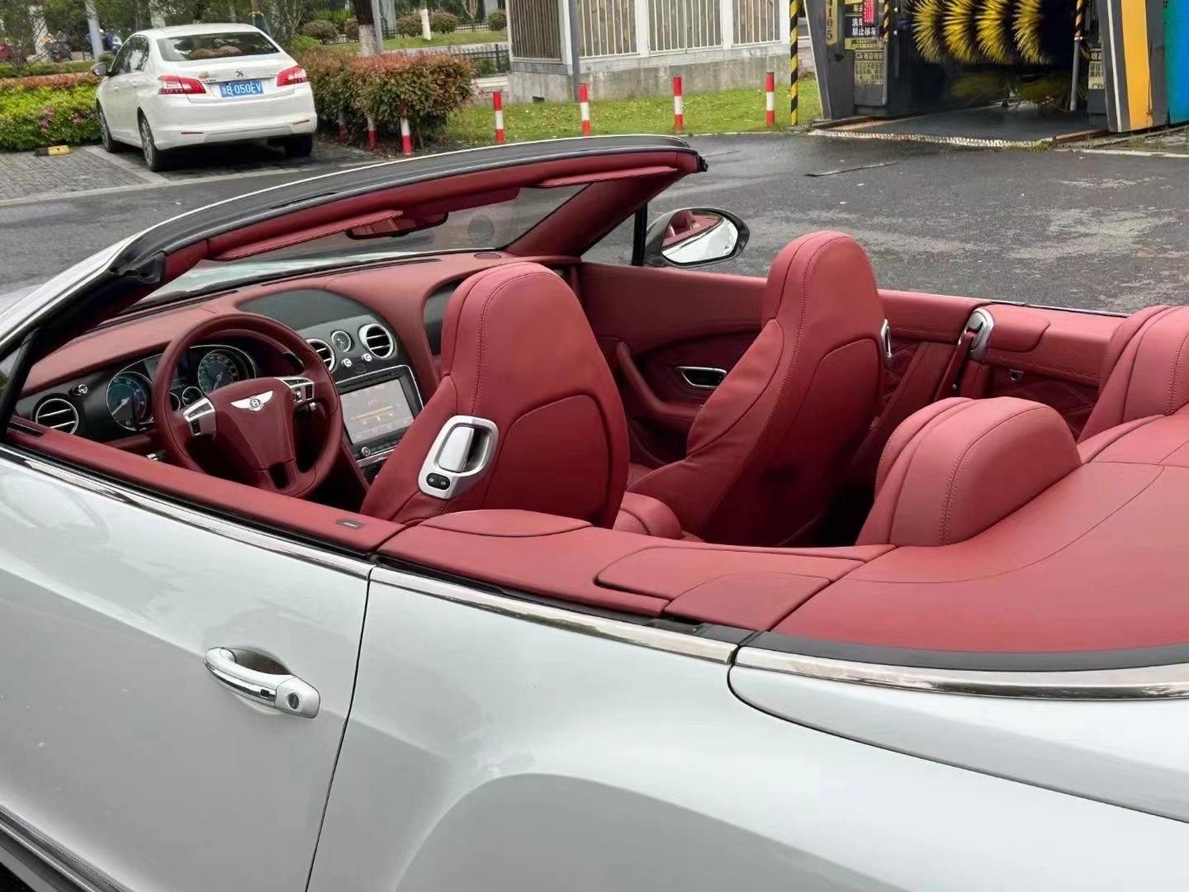 15年宾利欧陆gtc敞篷,成色极品,排量6.0t.