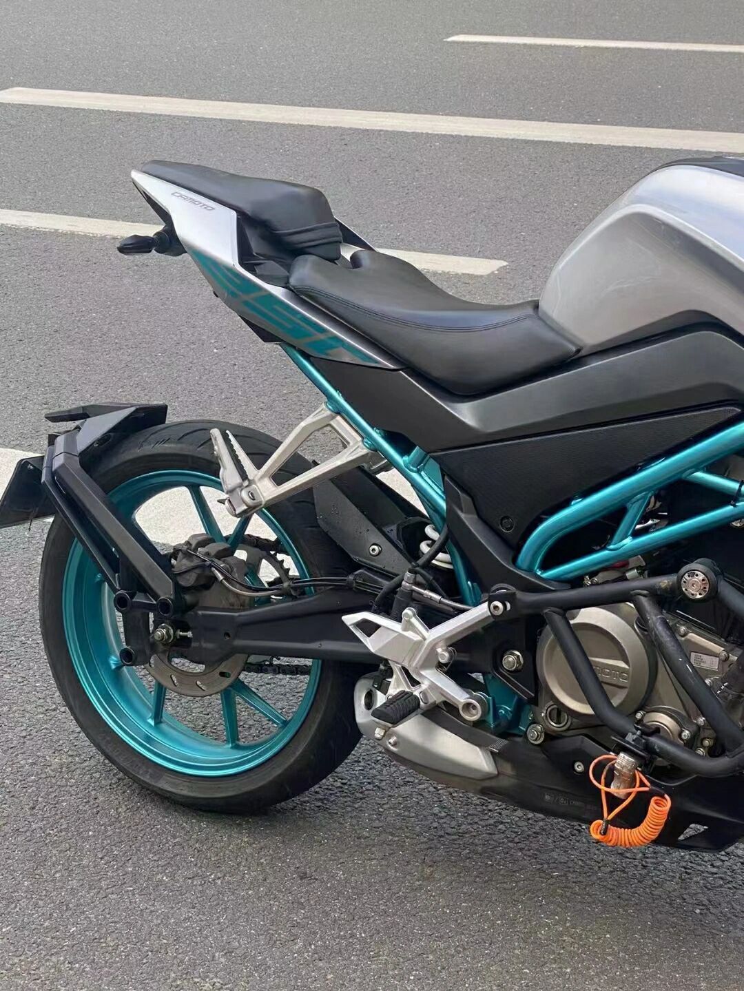 出售高配nk250 出一台春风nk250  20年出厂  20年上牌   绿本行驶证都