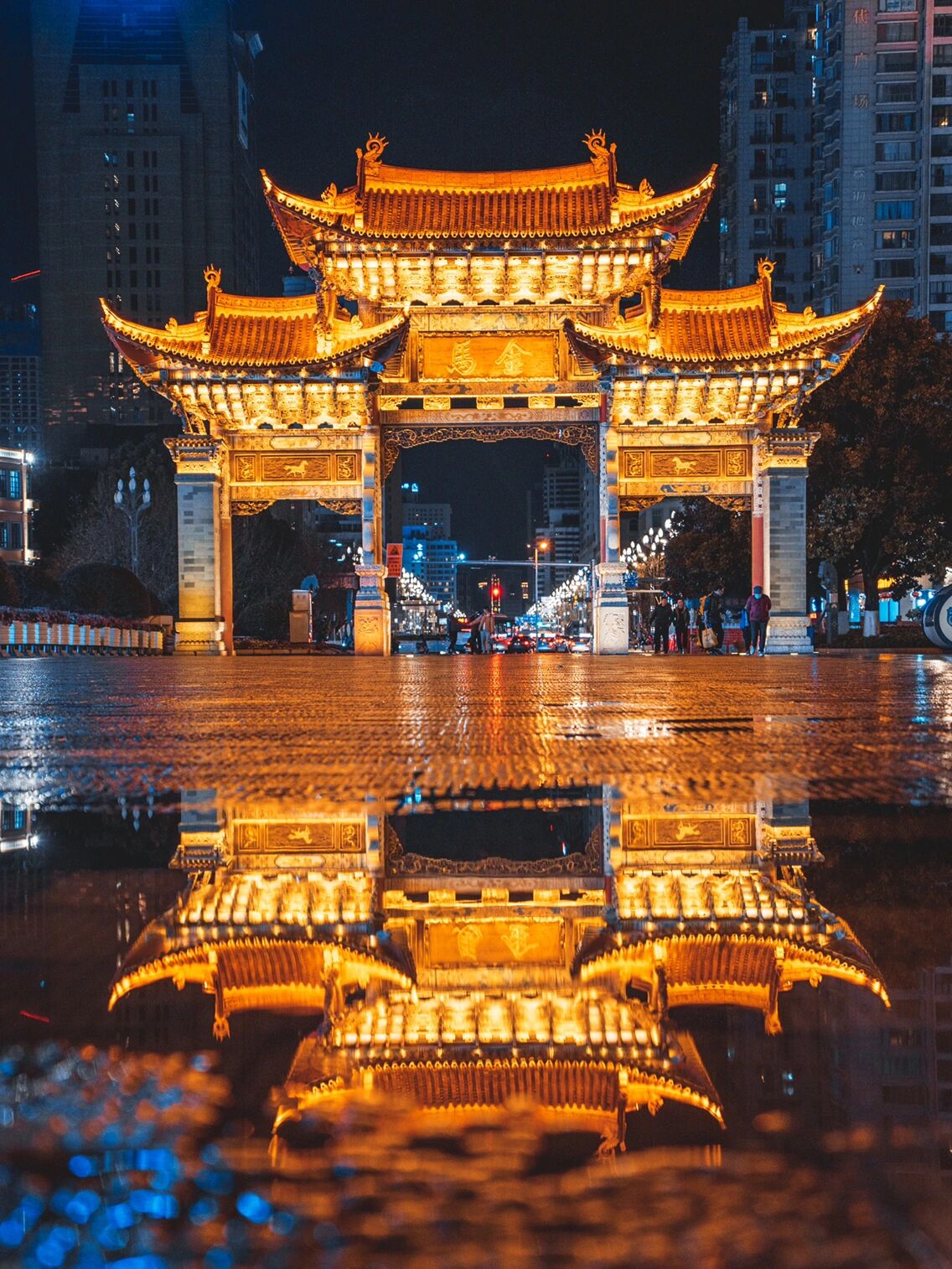 昆明金马碧鸡坊夜景图片