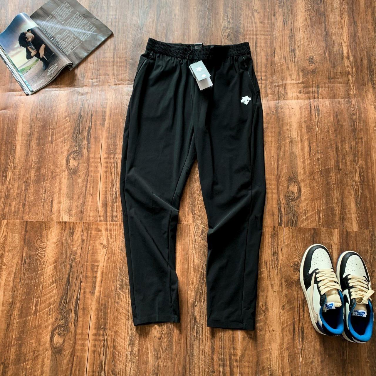 迪桑特f360系列慢跑运动裤,采用迪家创新天丝亚麻梭织速干面料,闯统