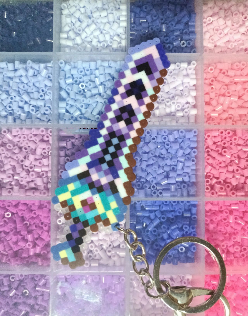 武器介绍: 天顶剑能自动挥舞,射弹可以穿过物块.