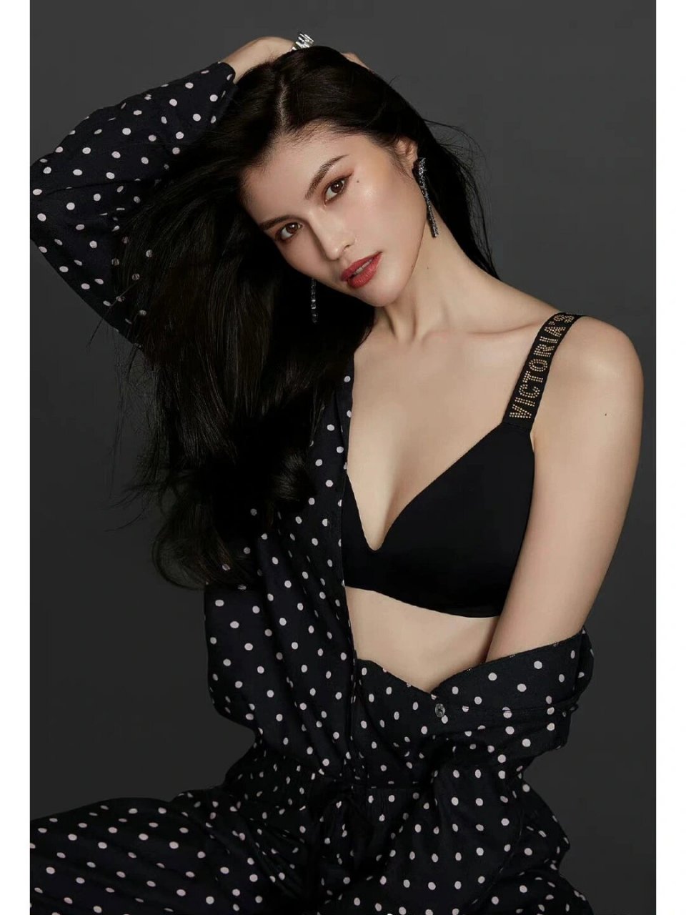 何穗|今日份美女 内衣穿搭