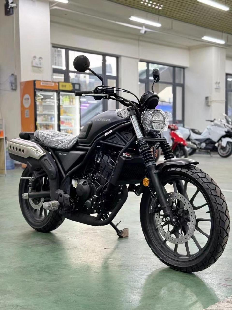上批错过的看过来,全新本田cl300 颜色只有黑,灰,轻微调价21800!