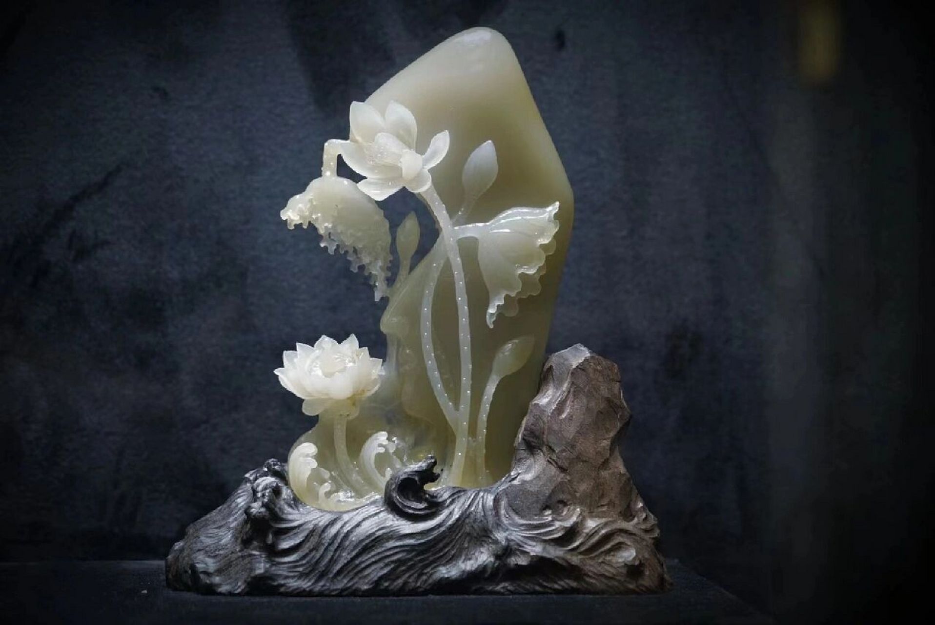 昌江玉·七绝 沙陂草脉埋宝藏, 山水流玉坠昌江.