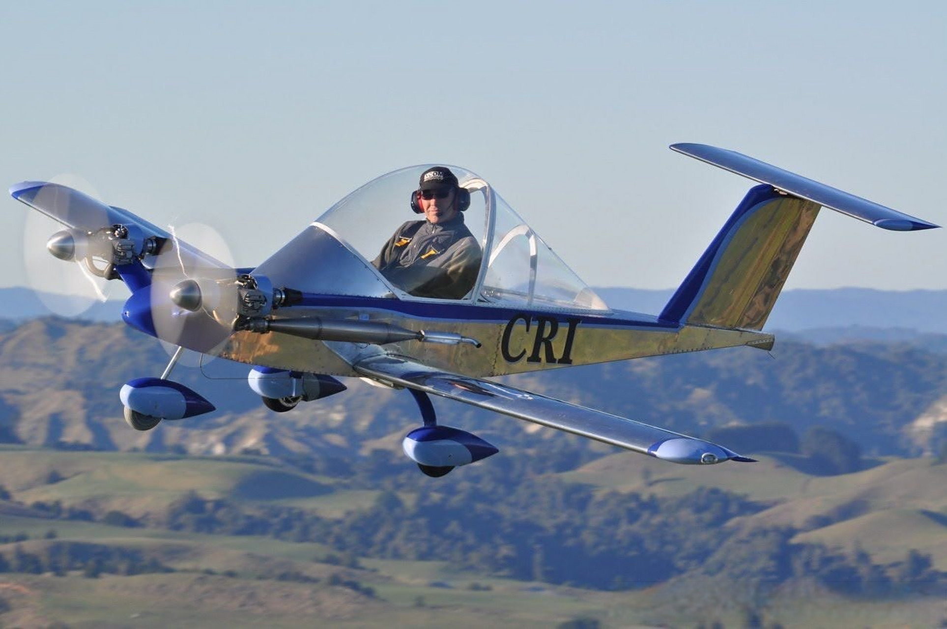 世界上最小的双发有人驾驶飞机