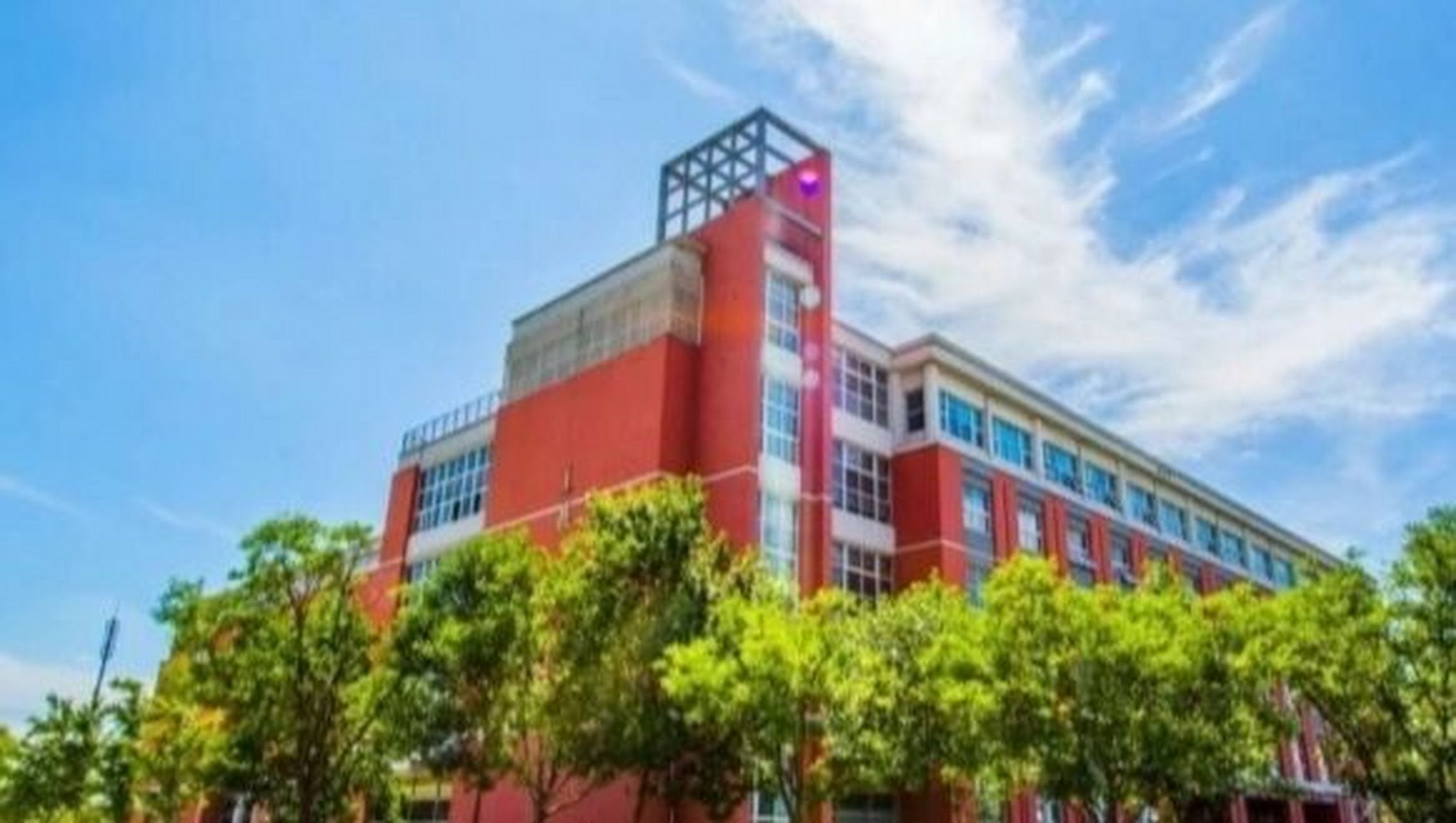 天津仁爱学院侧面描绘(三) 教学楼:仁爱学院的教学楼给人绝对的亲切感