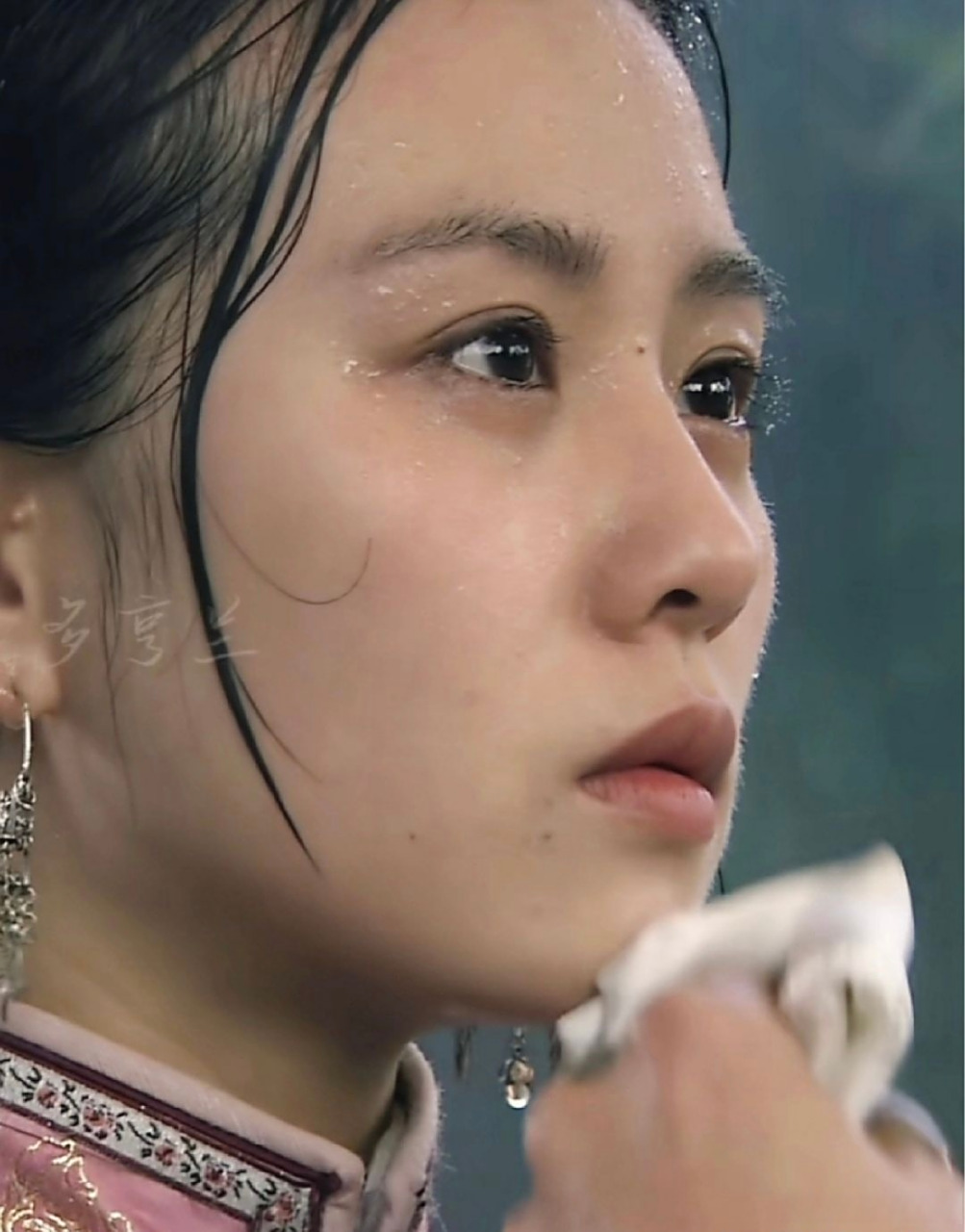 刘诗诗拍《步步惊心》是素颜吧,连眉毛都没有画,无滤镜下毛孔都可以看