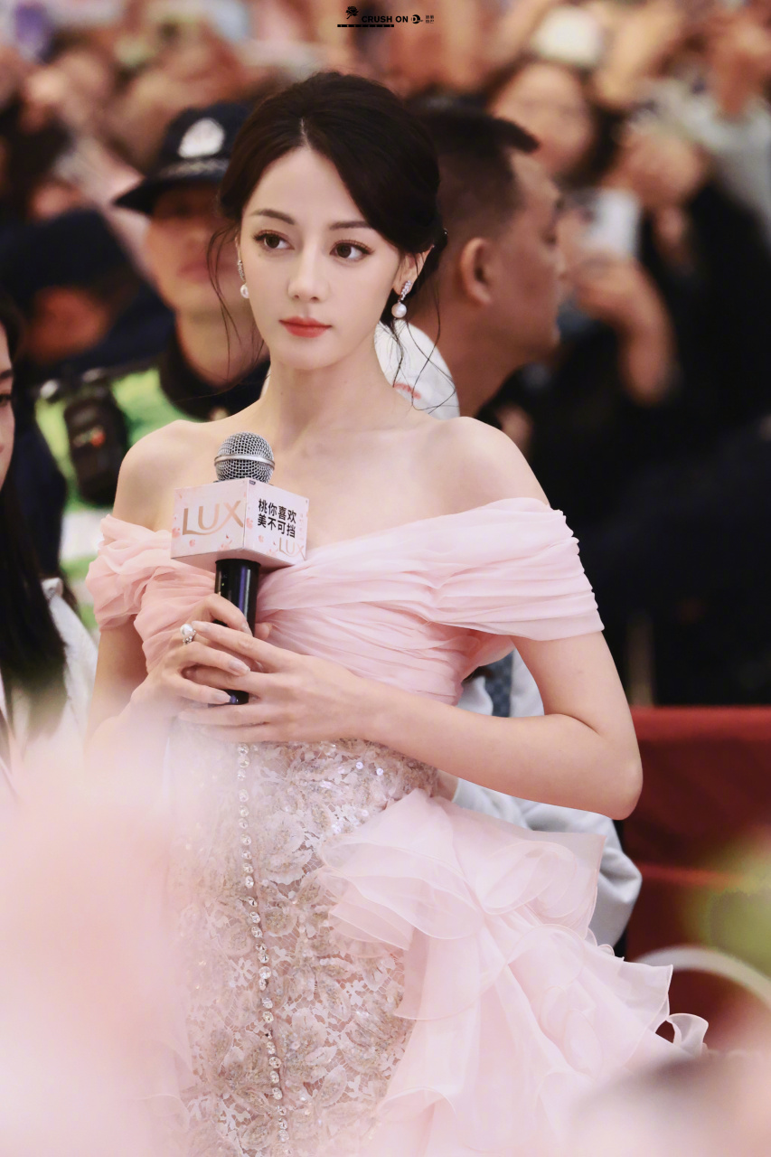 咪咕星鲜事#迪丽热巴应援牌  全世界最甜的水蜜桃公主99今日份的