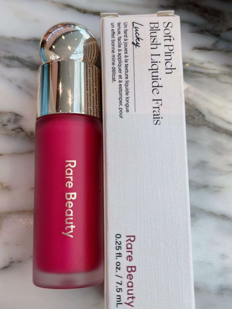 腮红膏是neutral,很日常百搭.液体腮红买的lucky,超级显嫩!