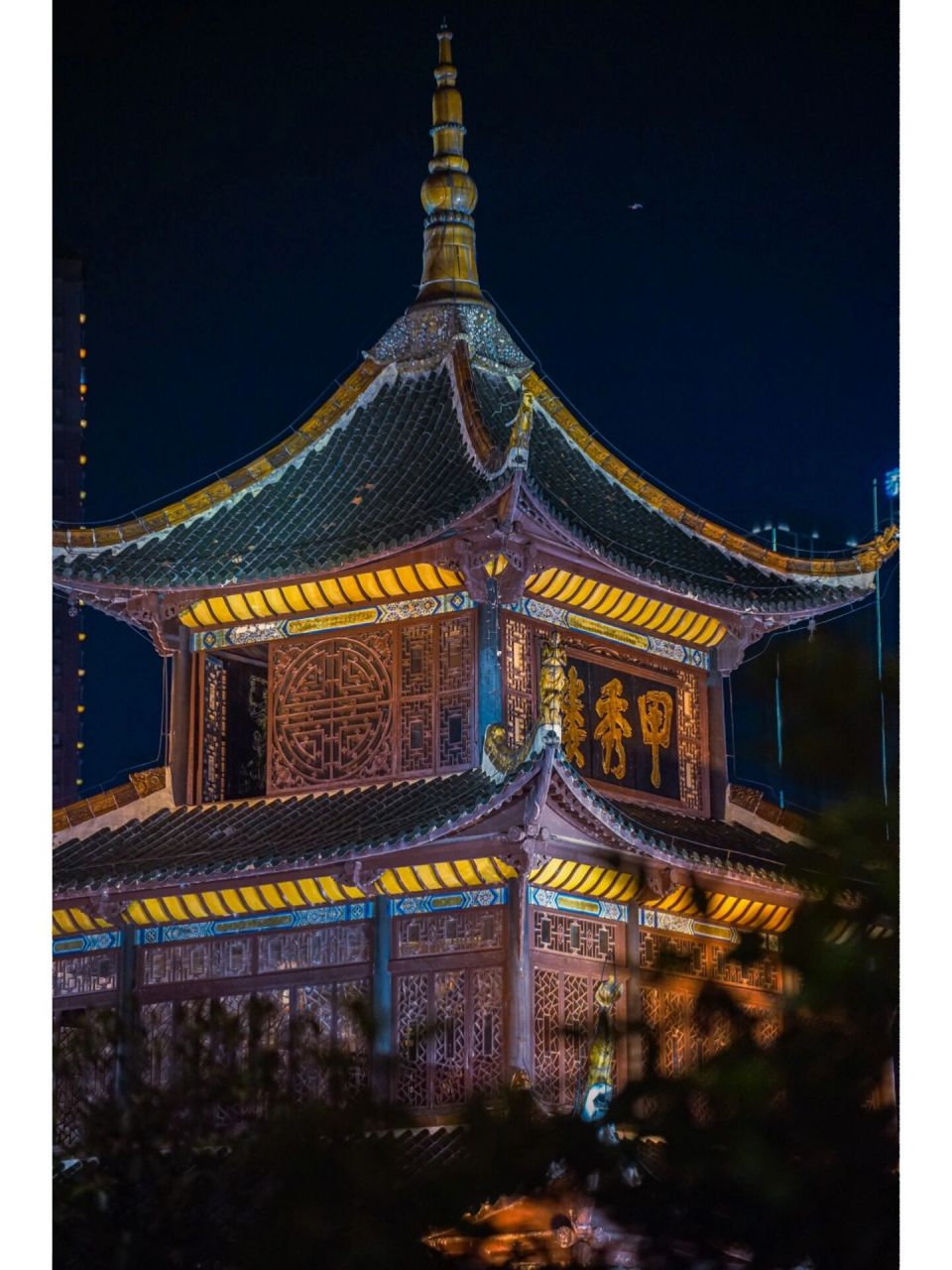 来贵阳不得不看的甲秀楼迷人夜景 7215景点介绍: 甲秀楼是国家aaa