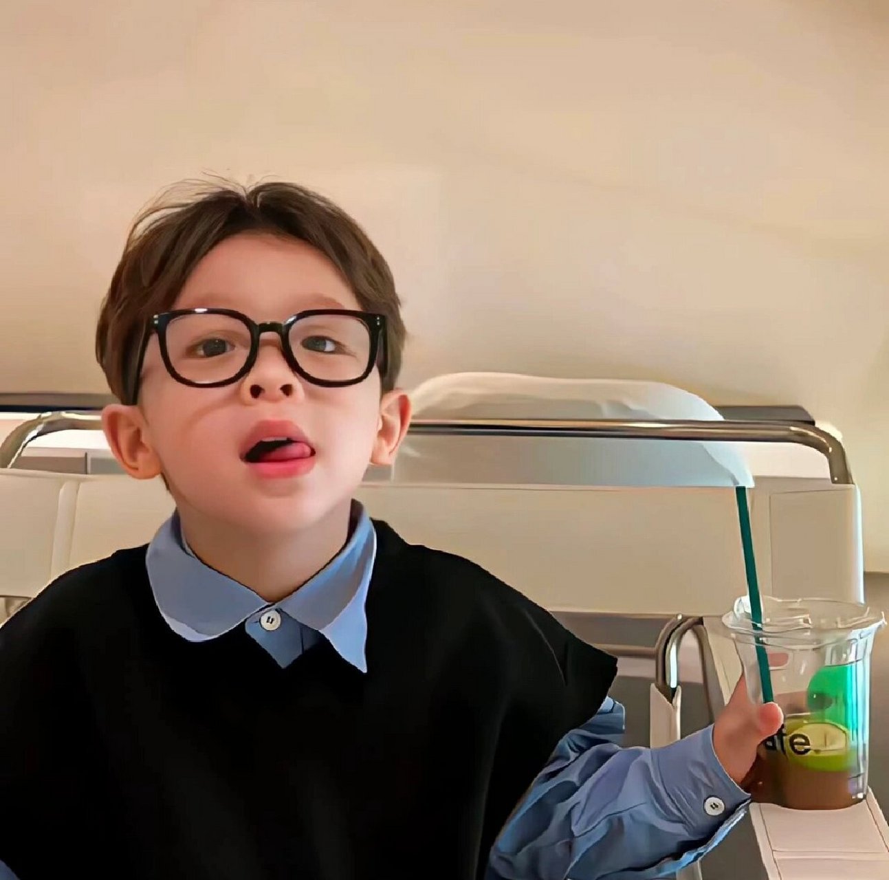 小男孩狂拽炫酷头像② 某音图库搬运,如有原作者传送门请,侵删