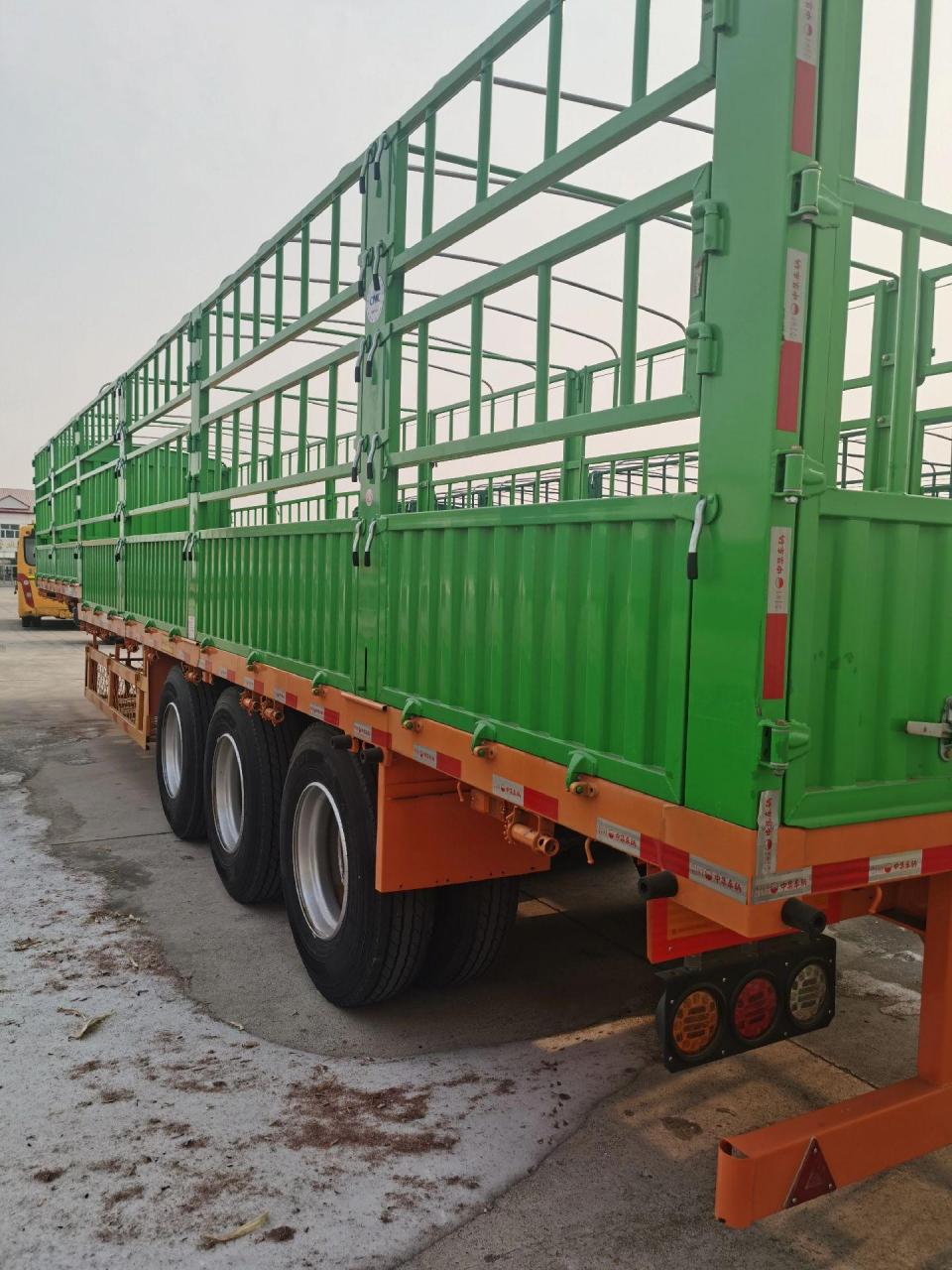 8米高仓栏鹅颈半挂车,中集华俊厂配盘刹