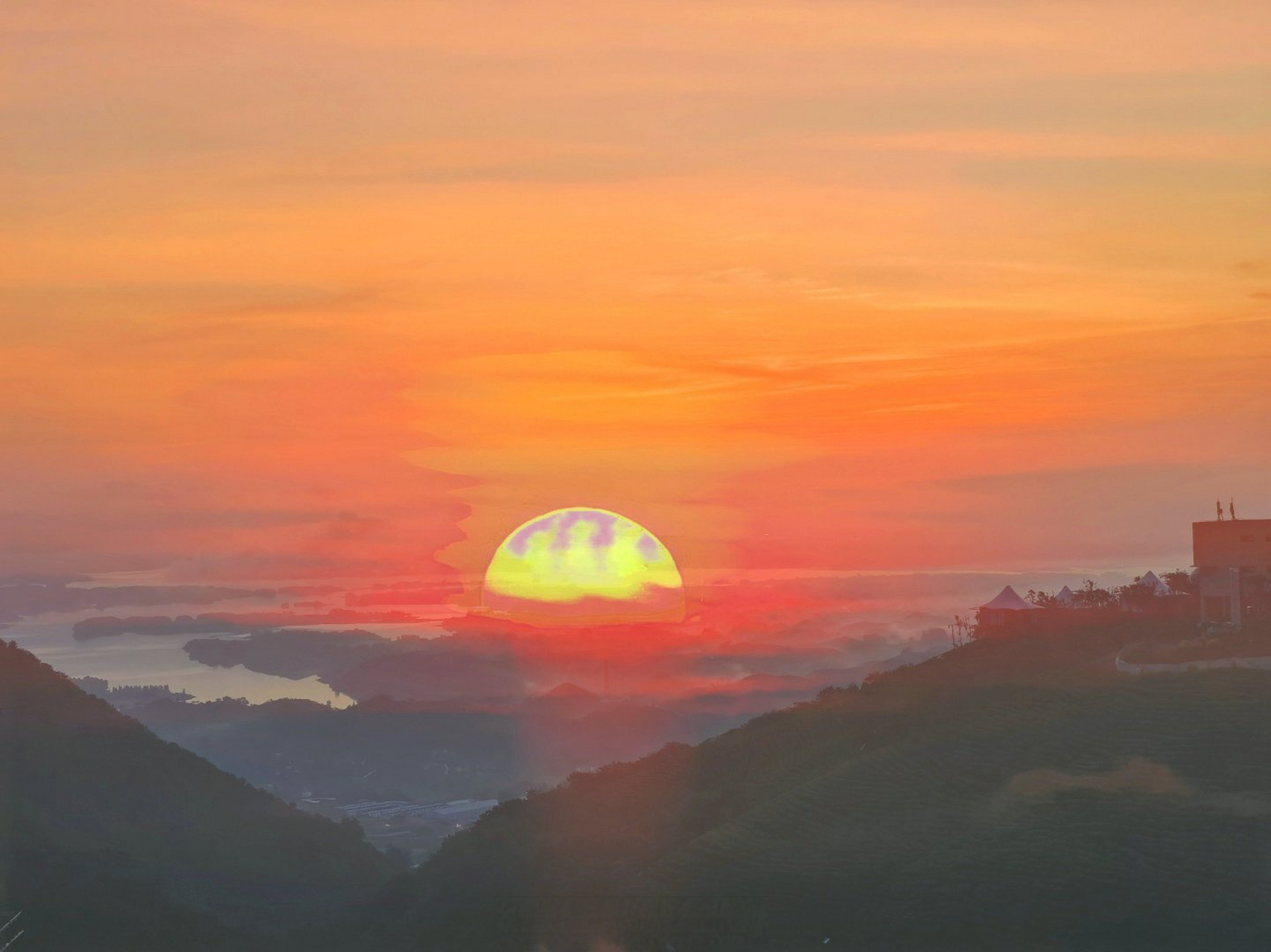 信阳何家寨露营基地,挺适合来拍照打卡,我早晨拍日出,白天拍天空之镜