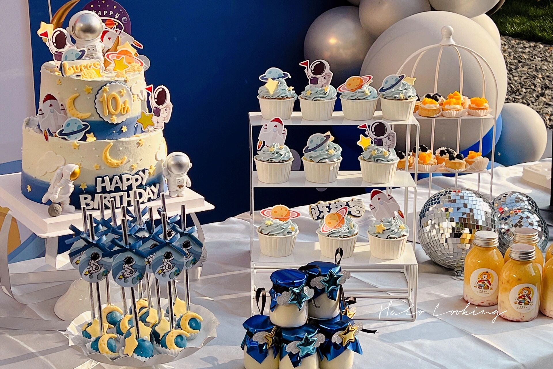 10周岁太空主题生日甜品台 一场户外的十周岁太空主题甜品台 当天阳光