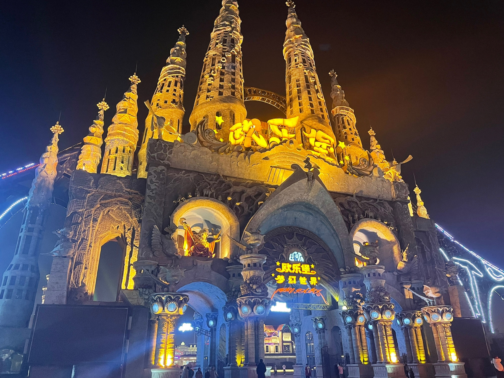 济南泉城欧乐堡  泉城欧乐堡是在德州齐河,离济南很近,有全天的,也有