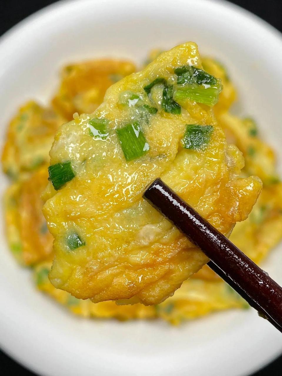 从小就爱吃的香葱煎蛋,太好吃啦!