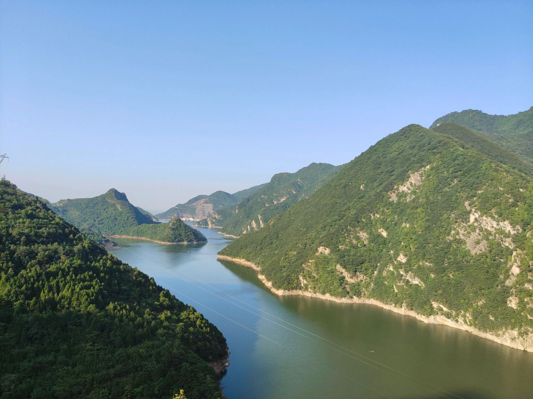 日游     景区介绍:黑河国家森林公园位于陕西省周至县,是一个很小众