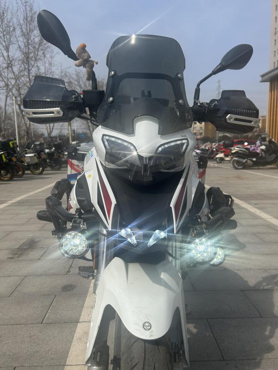 贝纳利trk251 入门级拉力 水冷250排量前后带abs 加装满配!