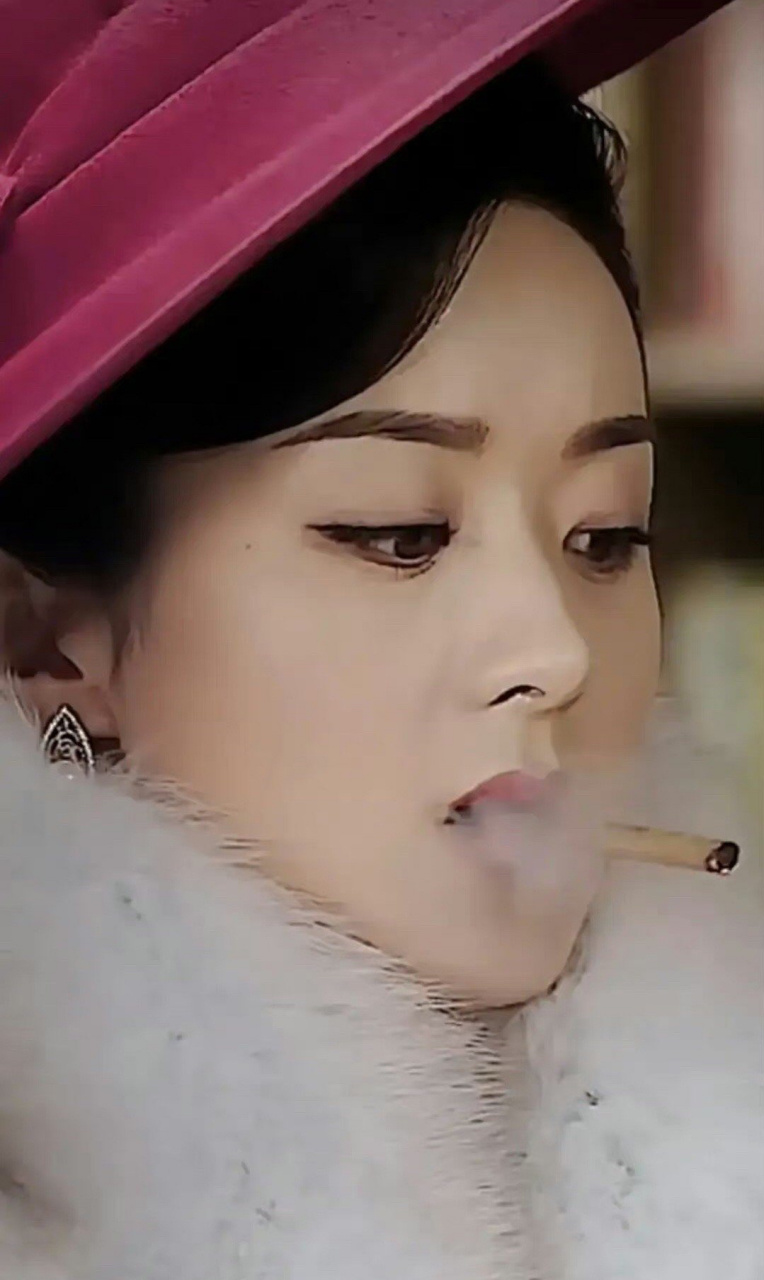 赵丽颖和金晨同样演抽烟戏,金晨这反应不像是演的[思考][思考][思考]