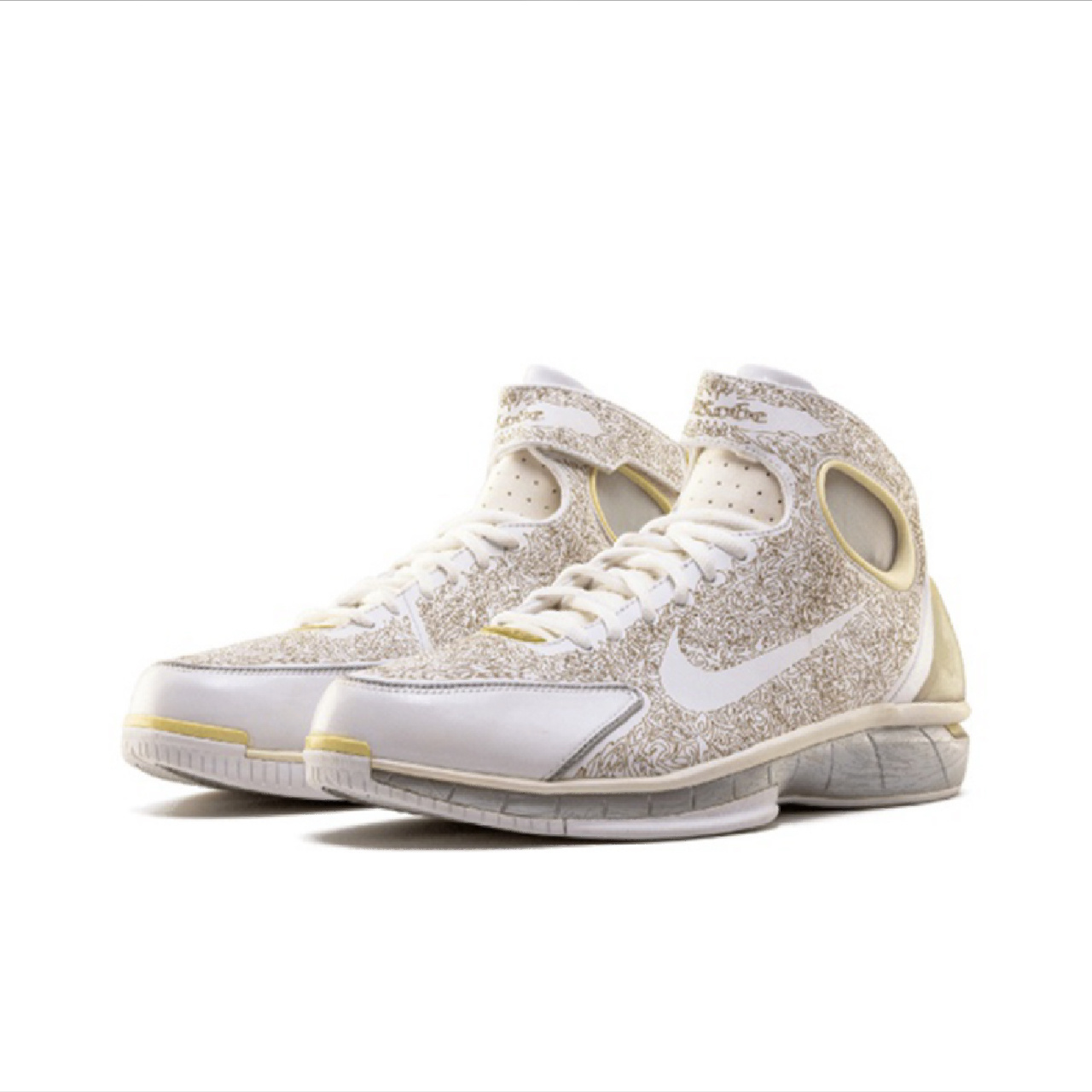 科比2k4来了,真正意义上的科比一代 nike huarache 2k4作为科比加入